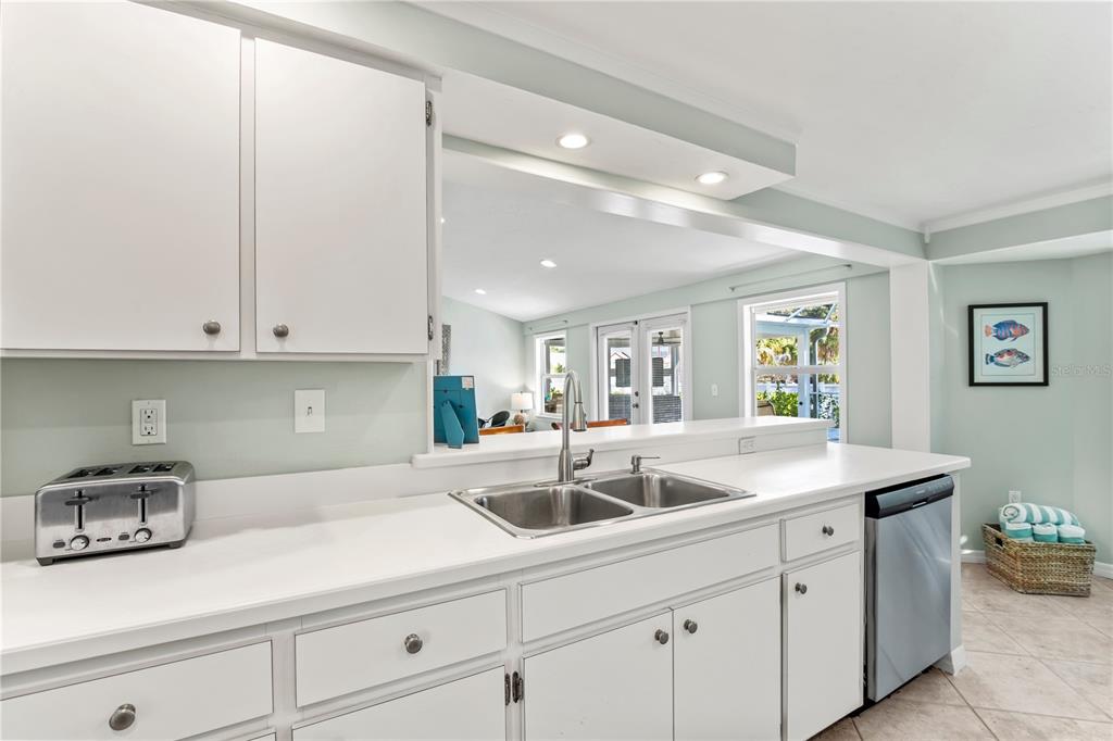 Sarasota, Florida, 34242, United States, 3 Bedrooms Bedrooms, ,2 BathroomsBathrooms,Residential,For Sale,1992857