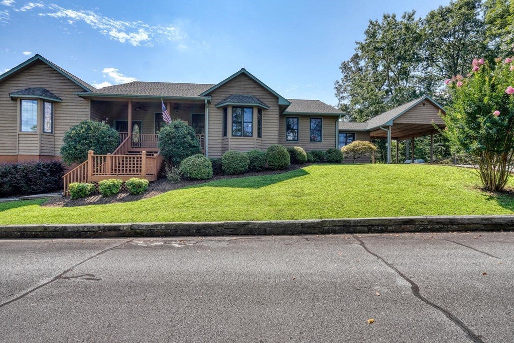 Murphy, North Carolina, 28906, United States, 3 Bedrooms Bedrooms, ,2 BathroomsBathrooms,Residential,For Sale,1926977