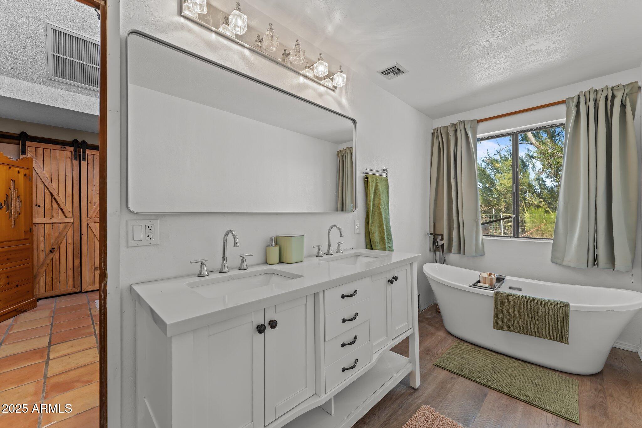 Wickenburg, Arizona, 85390, United States, 4 Bedrooms Bedrooms, ,4 BathroomsBathrooms,Residential,For Sale,1974877