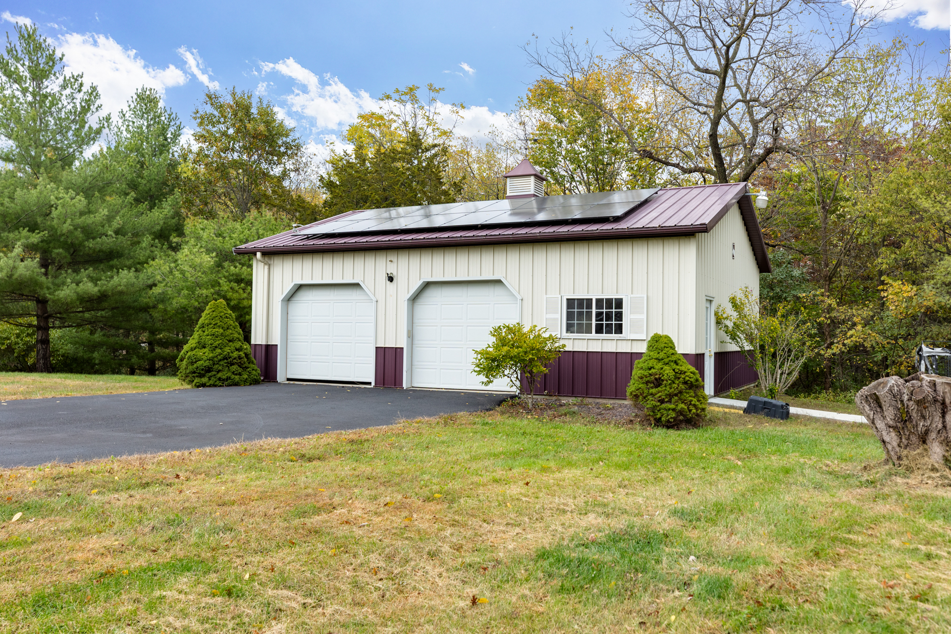 Litchfield, Illinois, 62056, United States, 5 Bedrooms Bedrooms, ,4 BathroomsBathrooms,Residential,For Sale,1979153