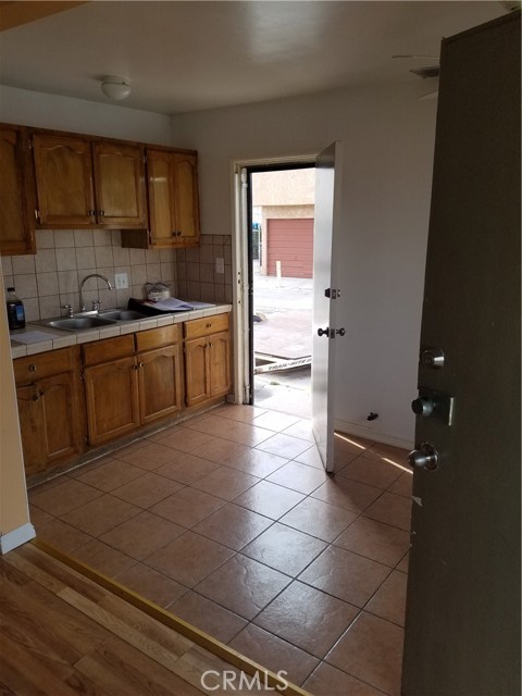 Los Angeles, California, 90047, United States, 8 Bedrooms Bedrooms, ,Residential,For Sale,1865127