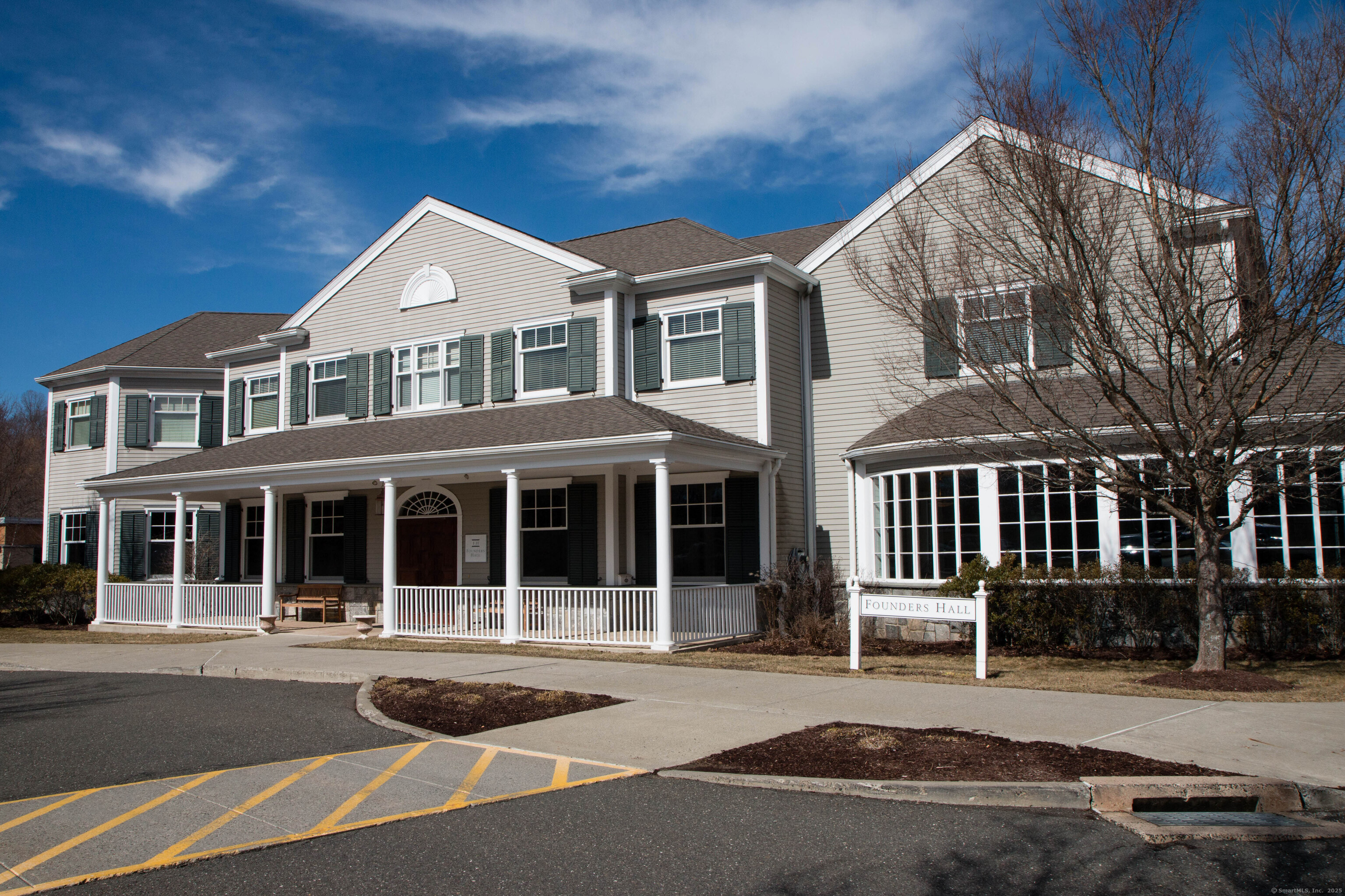 Ridgefield, Connecticut, 06877, United States, 2 Bedrooms Bedrooms, ,2 BathroomsBathrooms,Residential,For Sale,1989148