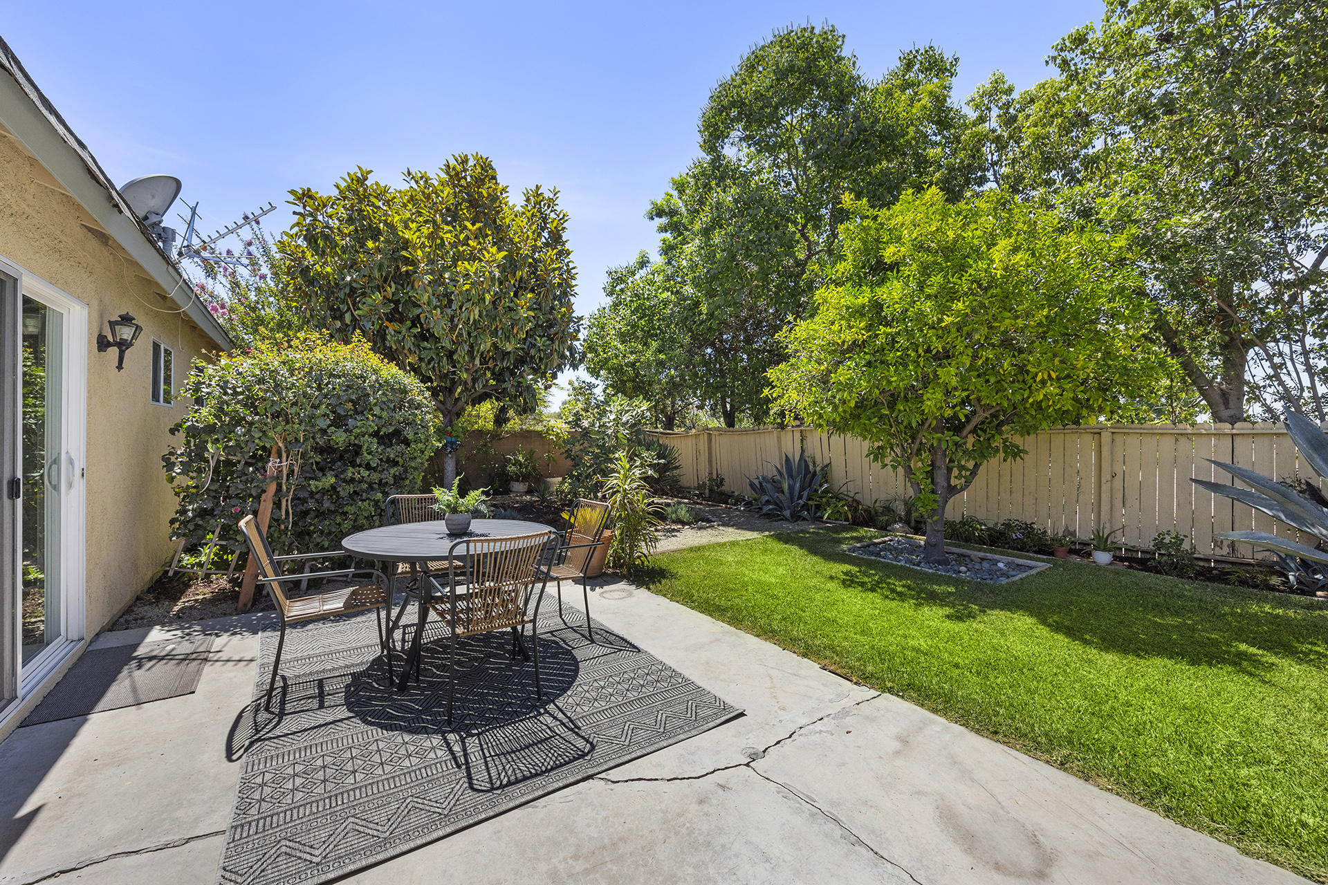 Anaheim, California, 92807, United States, 3 Bedrooms Bedrooms, ,2 BathroomsBathrooms,Residential,For Sale,1889806