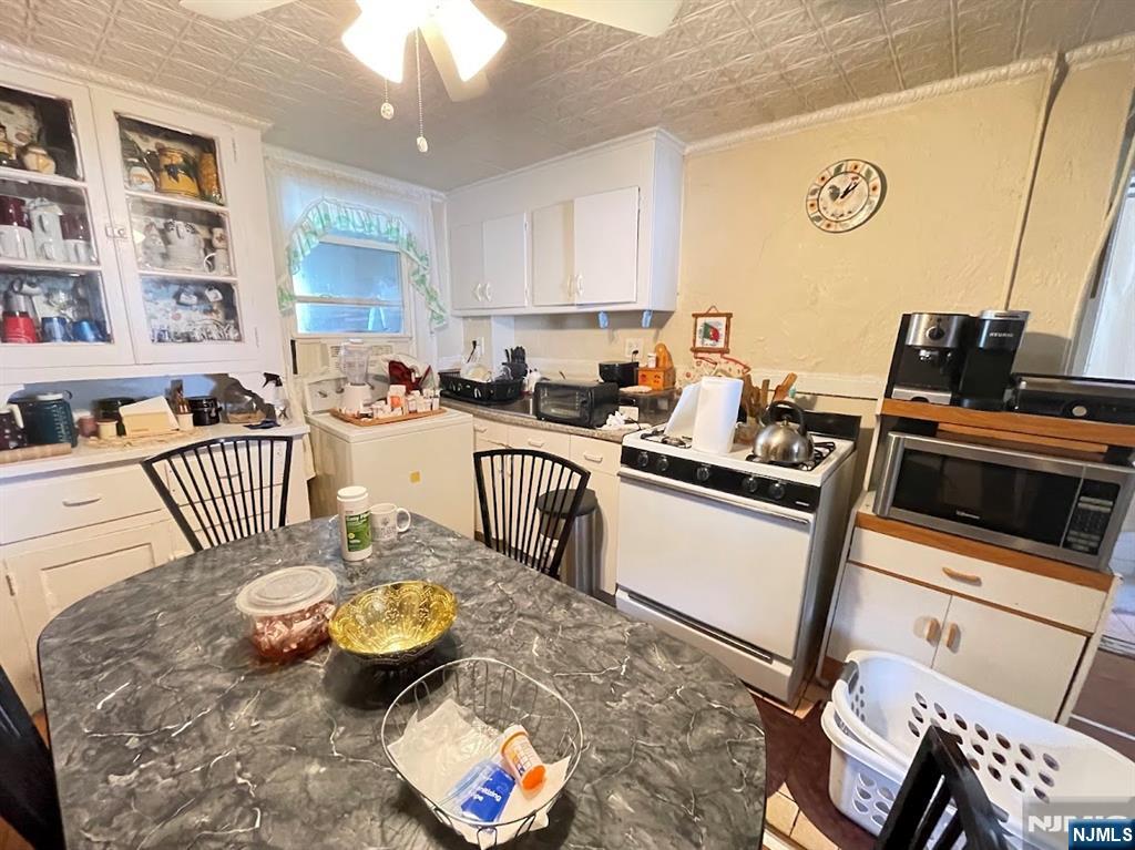 Newark, New Jersey, 07105, United States, 7 Bedrooms Bedrooms, ,4 BathroomsBathrooms,Residential,For Sale,1984618