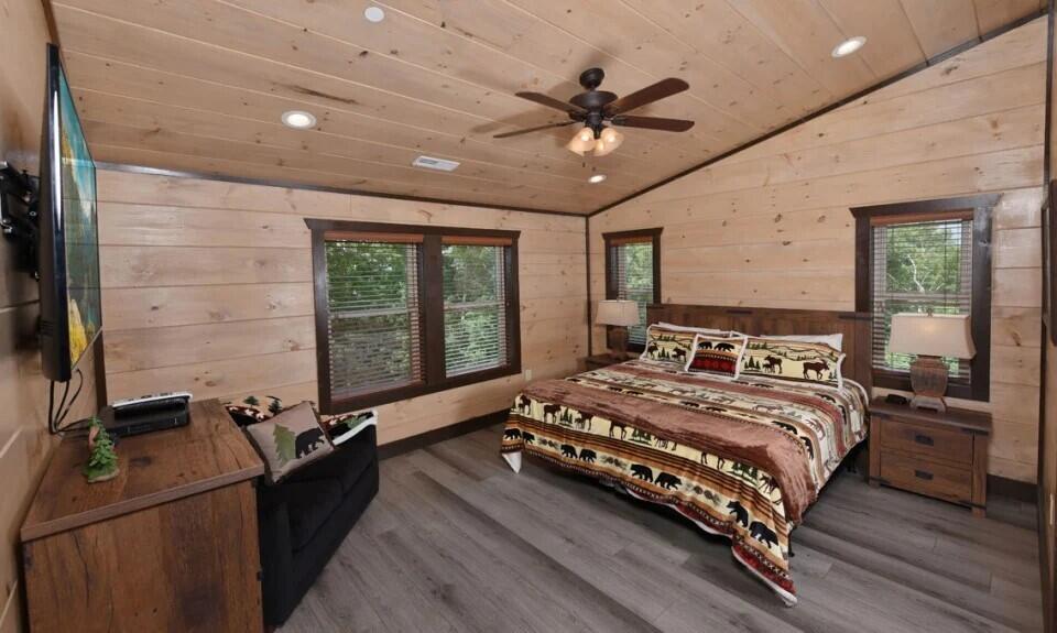 Sevierville, Tennessee, 37876, United States, 16 Bedrooms Bedrooms, ,17 BathroomsBathrooms,Residential,For Sale,1977076