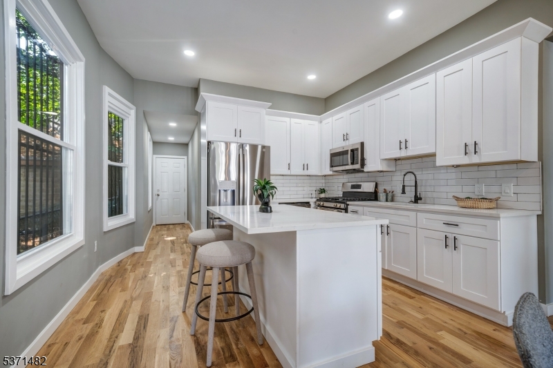 Newark City, New Jersey, 07103, United States, 6 Bedrooms Bedrooms, ,3 BathroomsBathrooms,Residential,For Sale,2002915