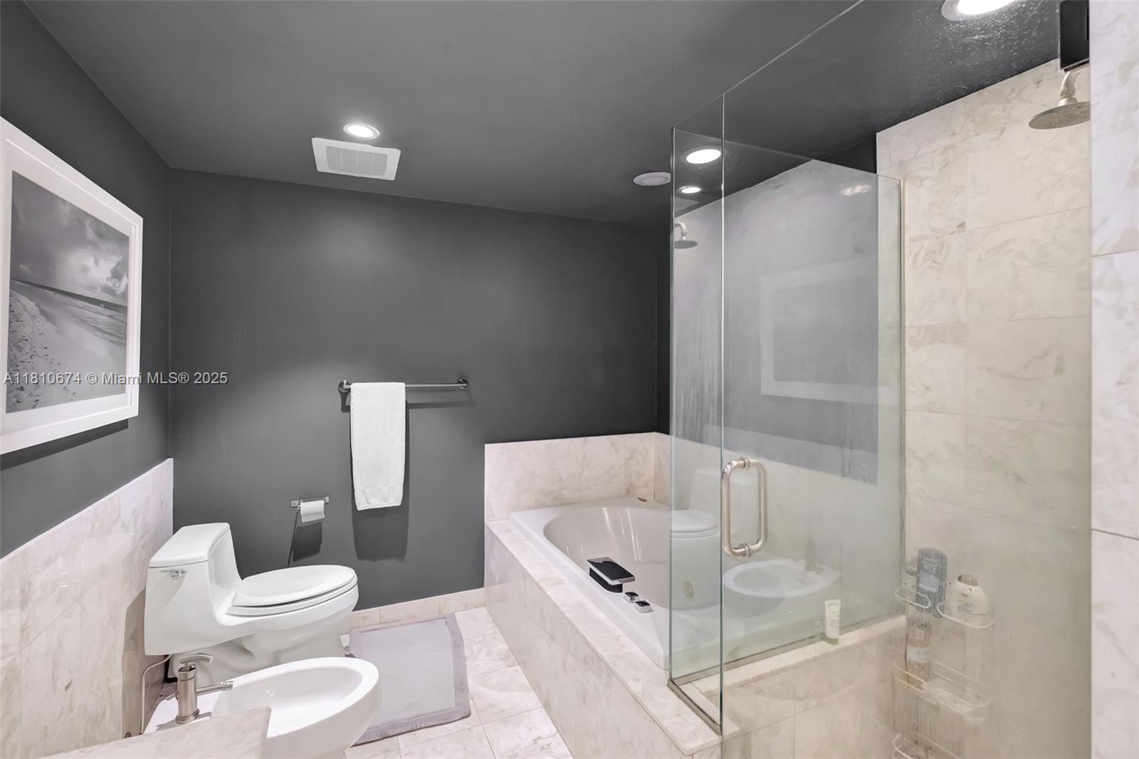 Miami, Florida, 33131, United States, 1 Bedroom Bedrooms, ,1 BathroomBathrooms,Residential,For Sale,1837622