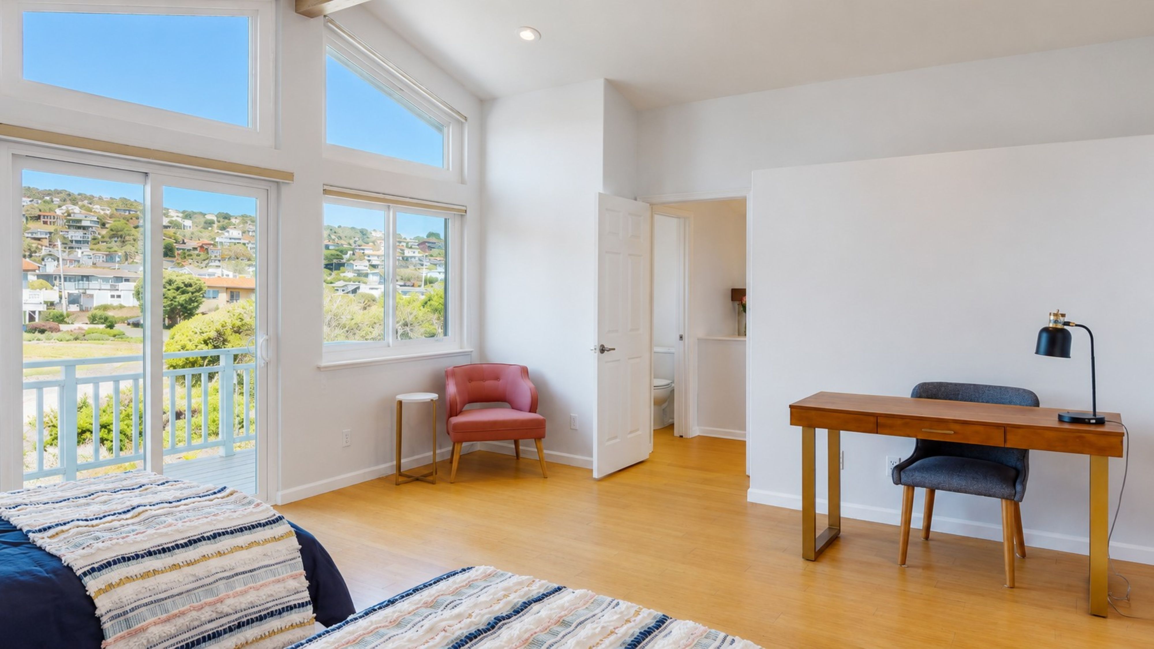  Ocean Views & Coastal Living in Coveted Marine Terrace - 物件實景
