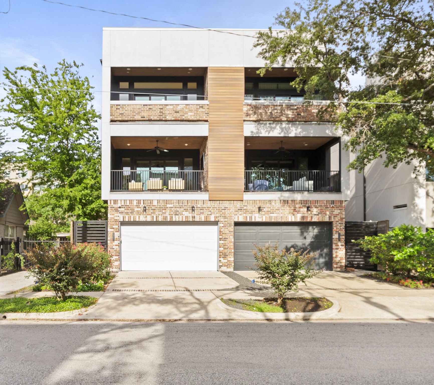 Houston, Texas, 77098, United States, 3 Bedrooms Bedrooms, ,4 BathroomsBathrooms,Residential,For Sale,1975759