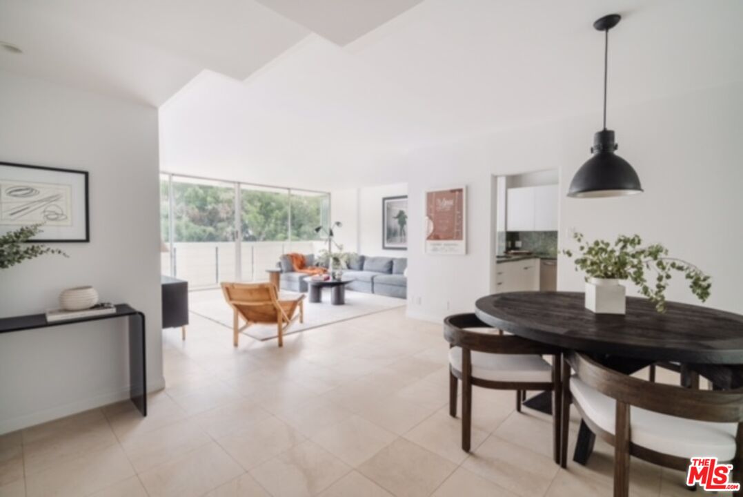 West Hollywood, California, 90069, United States, 1 Bedroom Bedrooms, ,1 BathroomBathrooms,Residential,For Sale,1891837