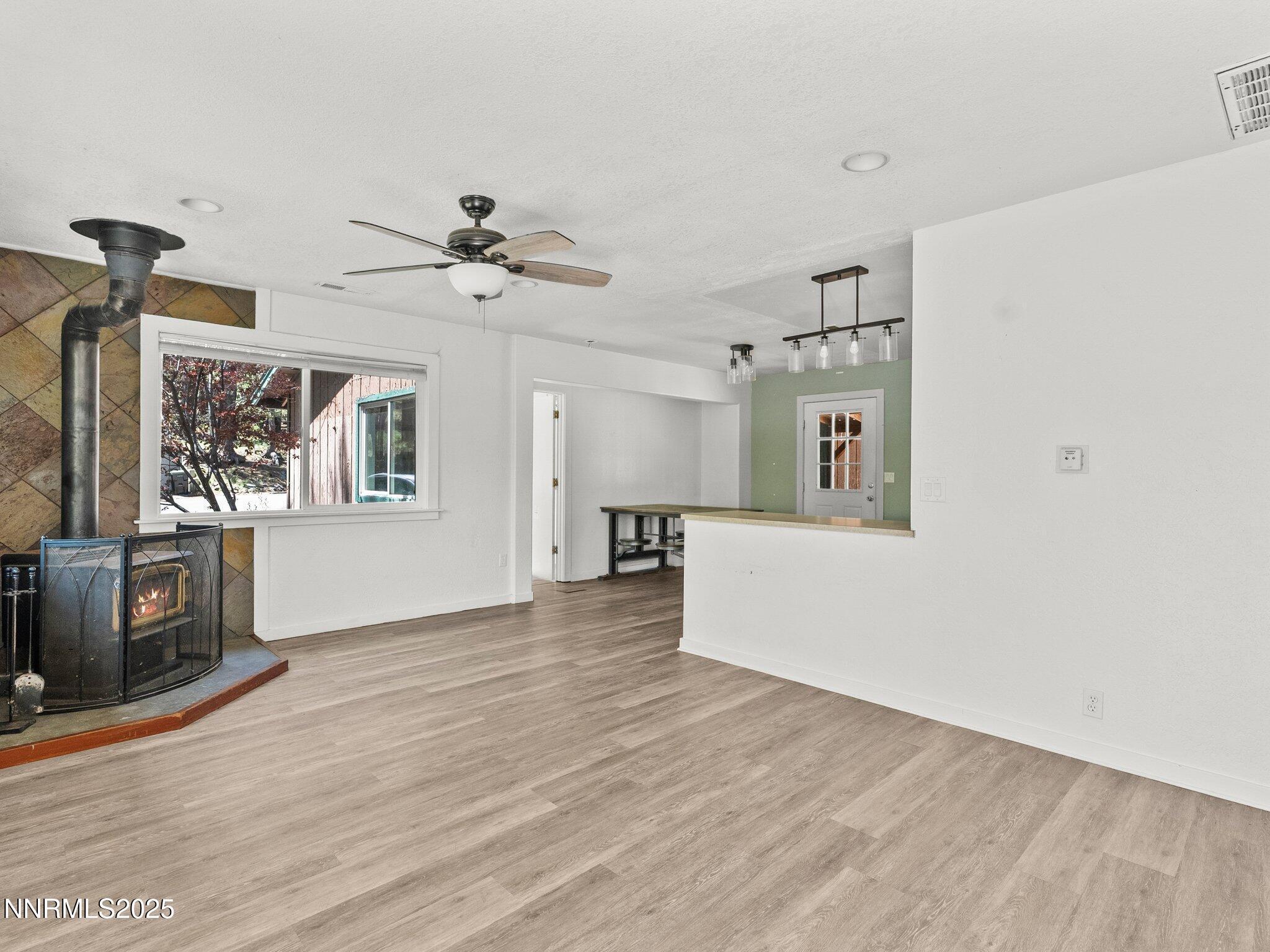 South Lake Tahoe, California, 96150, United States, 3 Bedrooms Bedrooms, ,2 BathroomsBathrooms,Residential,For Sale,1735880