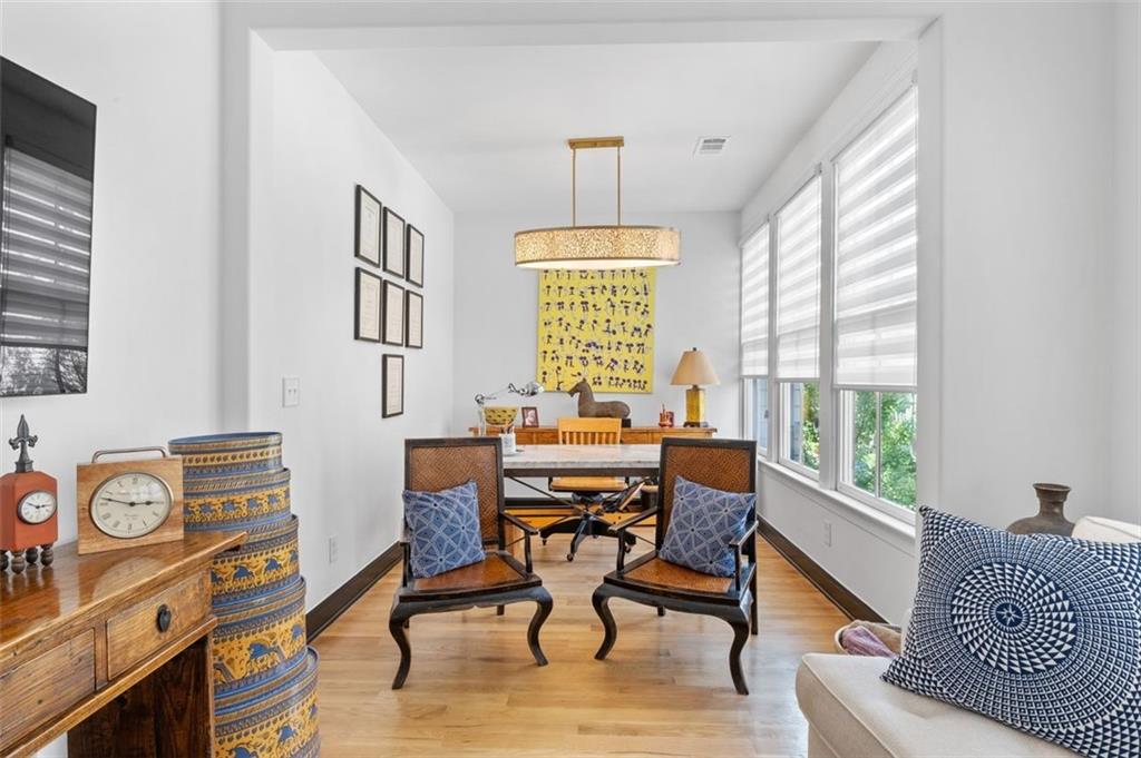 Atlanta, Georgia, 30324, United States, 3 Bedrooms Bedrooms, ,3 BathroomsBathrooms,Residential,For Sale,1948328