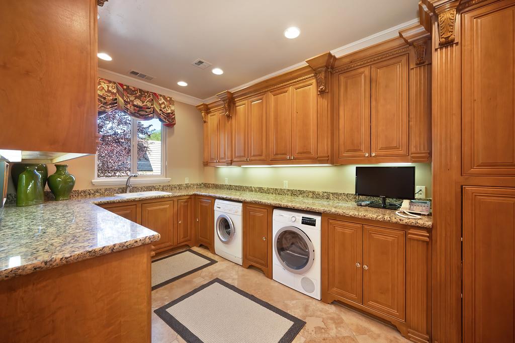 El Dorado Hills, California, 95762, United States, 4 Bedrooms Bedrooms, ,6 BathroomsBathrooms,Residential,For Sale,1958434