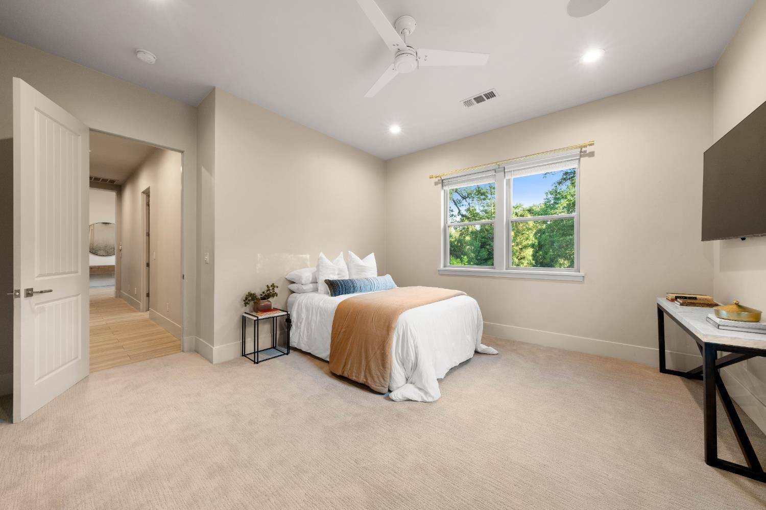 Loomis, California, 95650, United States, 5 Bedrooms Bedrooms, ,6 BathroomsBathrooms,Residential,For Sale,2003238