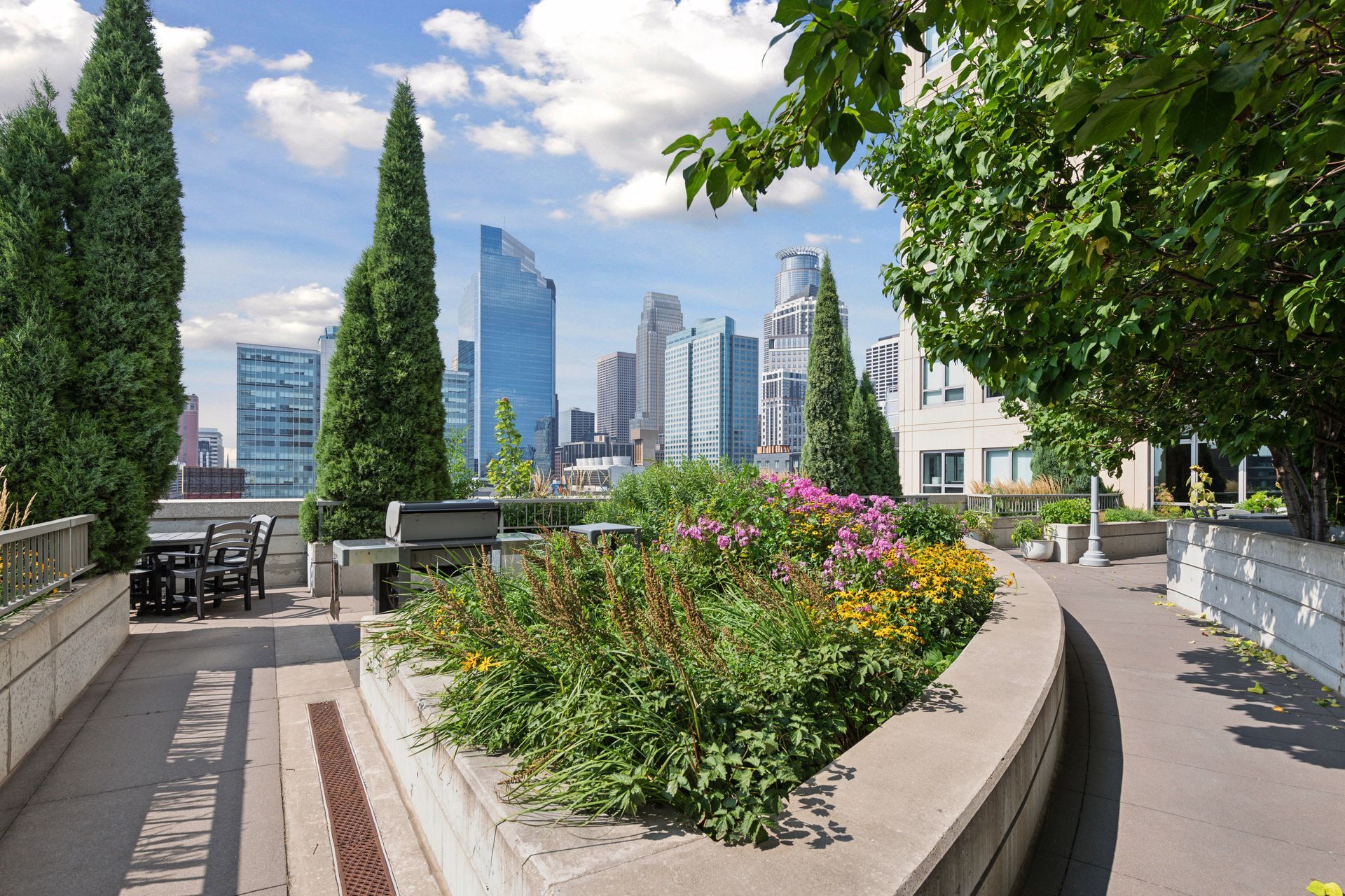  Skyline Views and Luxury Living in Vibrant Downtown Retreat - 物件實景