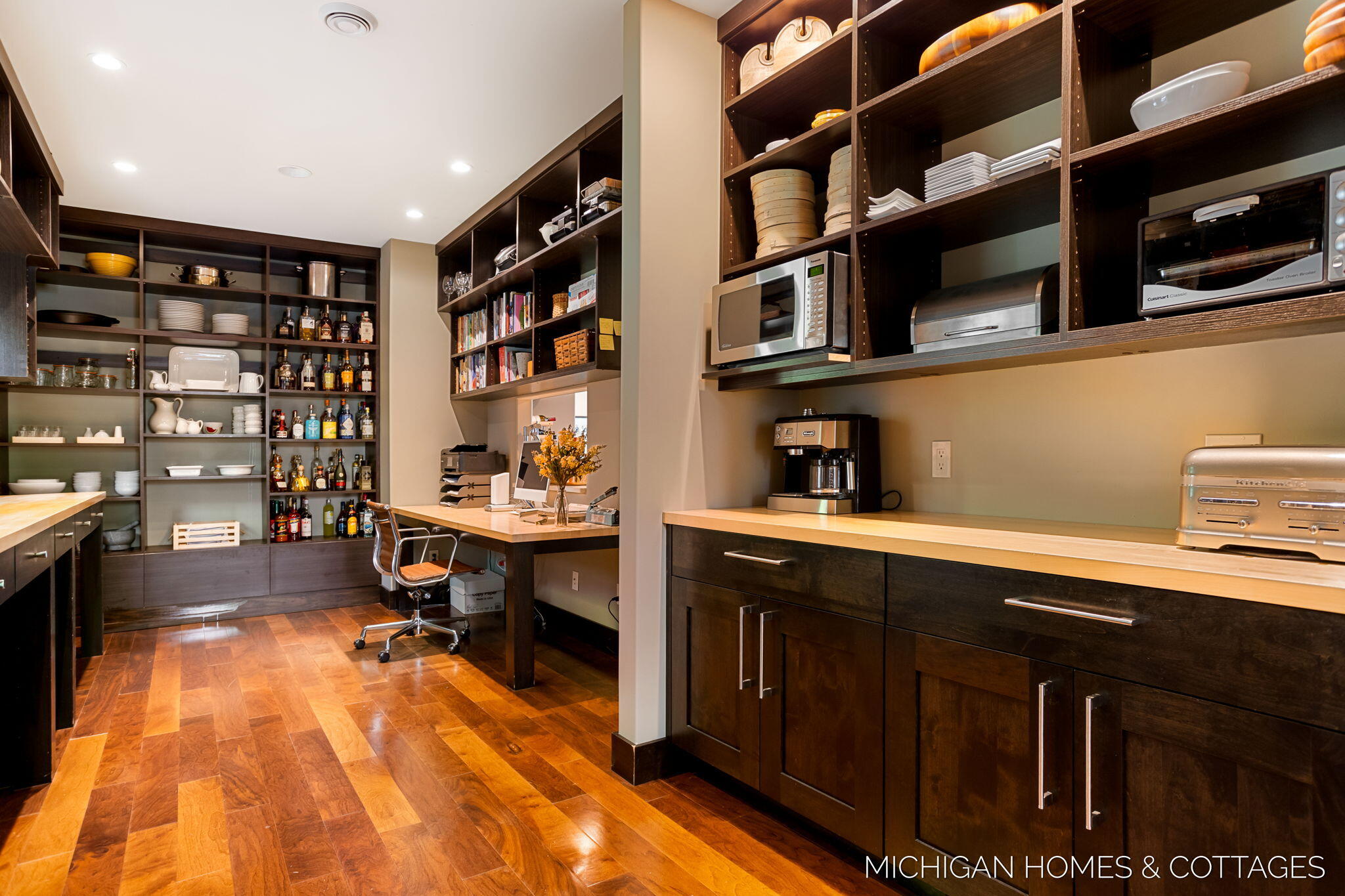 Saugatuck, Michigan, 49453, United States, 5 Bedrooms Bedrooms, ,4 BathroomsBathrooms,Residential,For Sale,1940964