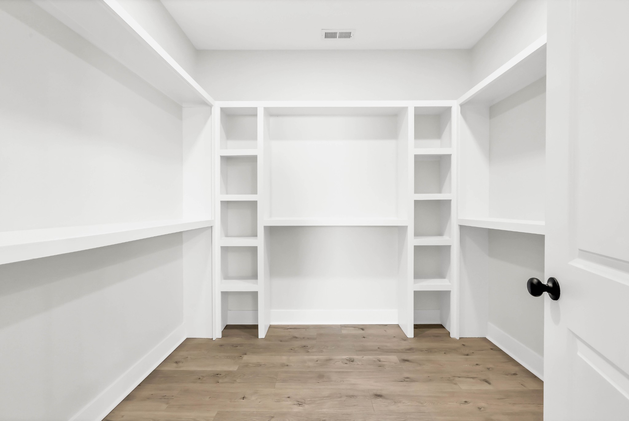 Clarksville, Tennessee, 37043, United States, 4 Bedrooms Bedrooms, ,3 BathroomsBathrooms,Residential,For Sale,1975956