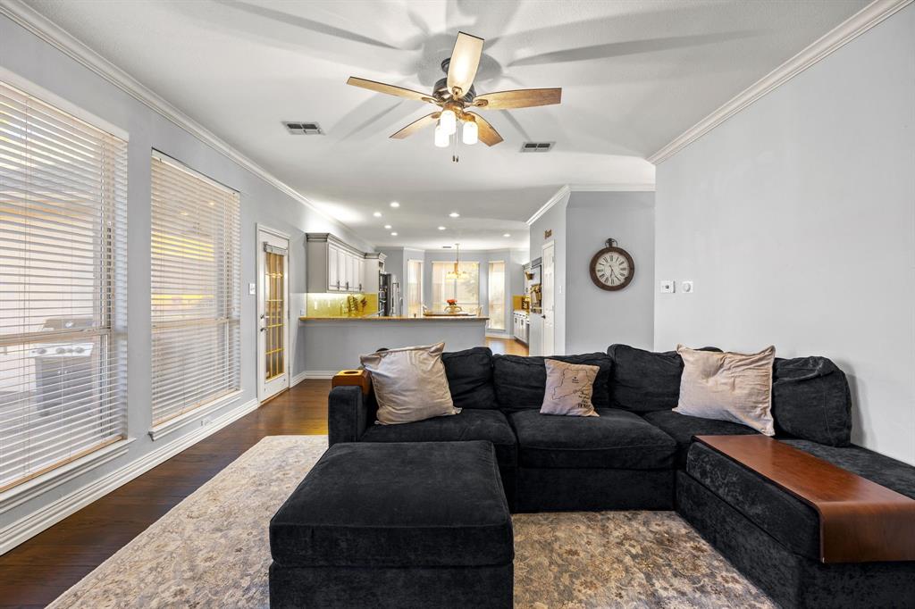 Carrollton, Texas, 75007, United States, 4 Bedrooms Bedrooms, ,3 BathroomsBathrooms,Residential,For Sale,1970362