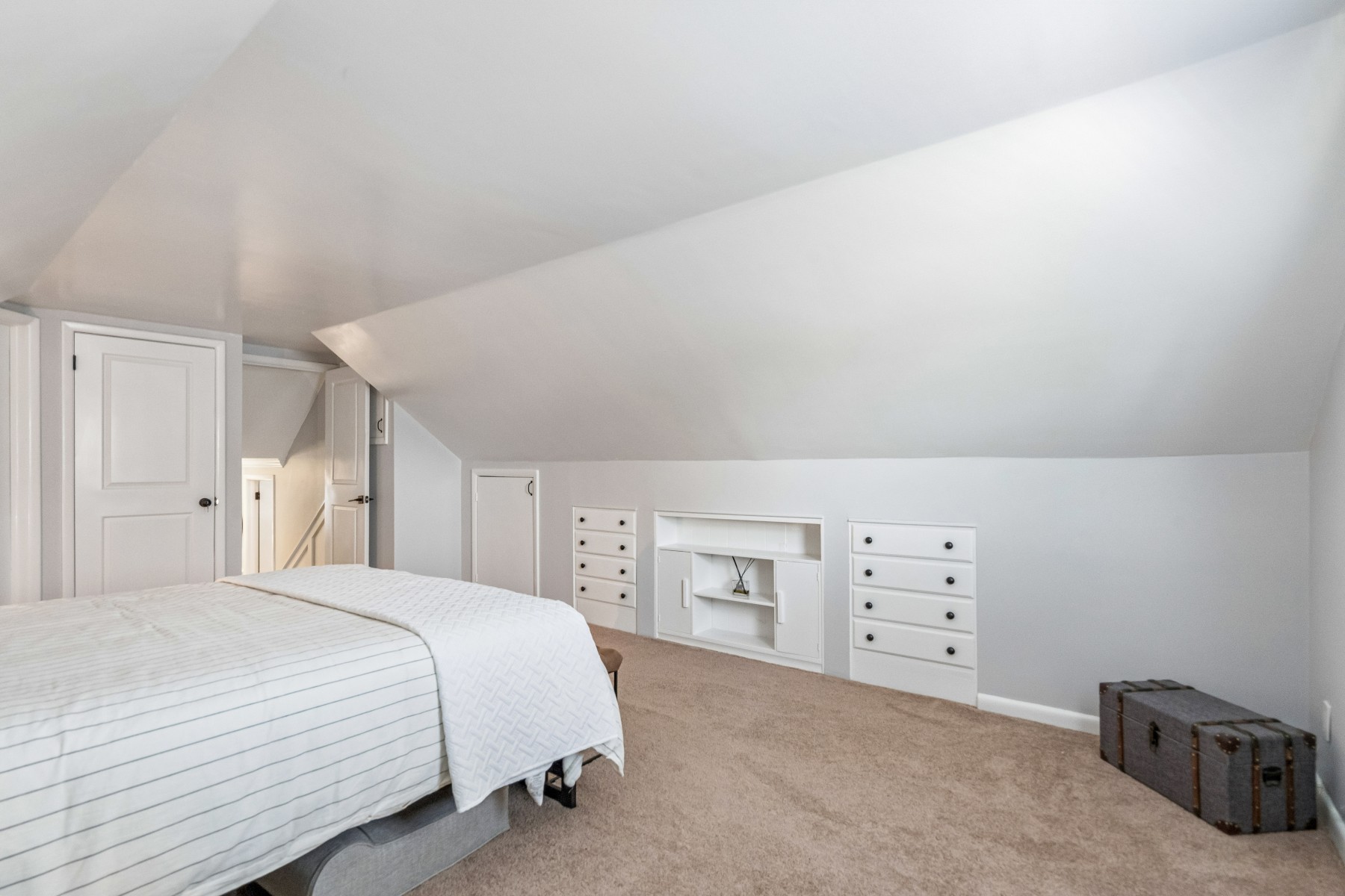  Immaculate and Updated Split Level Residence - 物件實景