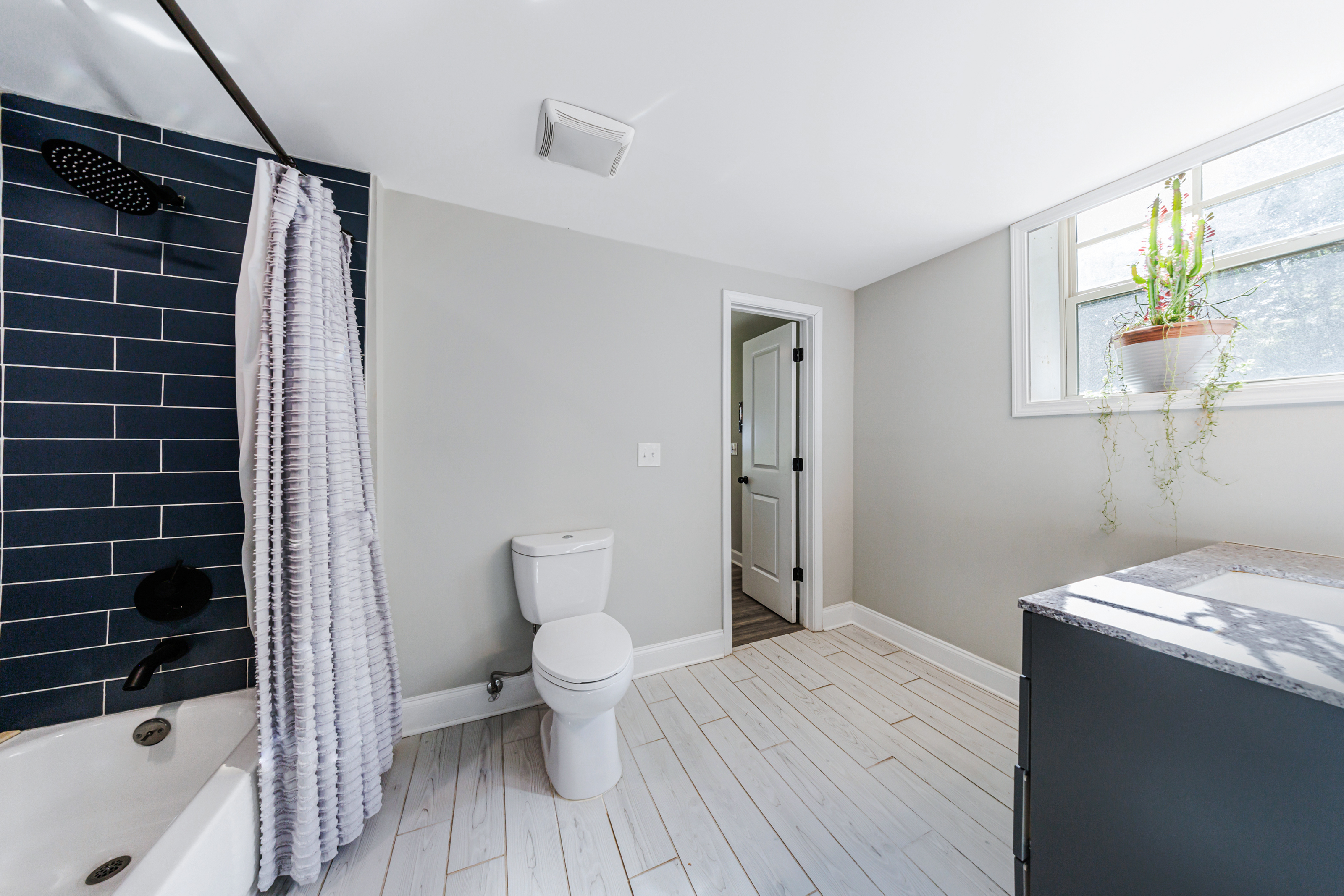  Stunning Fully Renovated Oasis on 2.4+/- Acres - 物件實景