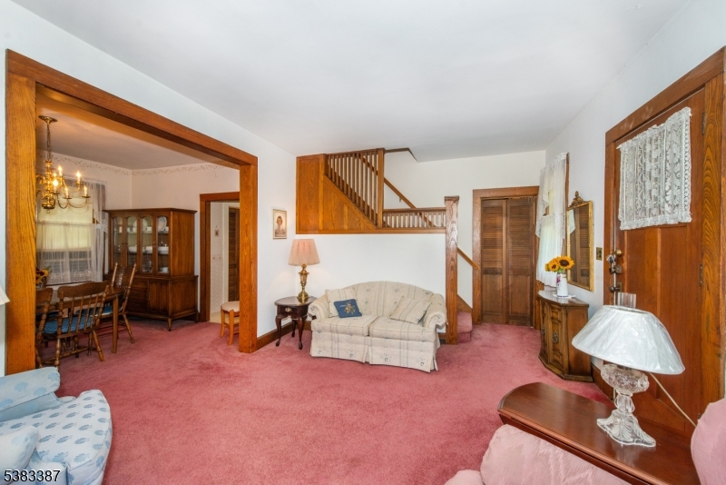 Verona Twp., New Jersey, 07044, United States, 3 Bedrooms Bedrooms, ,2 BathroomsBathrooms,Residential,For Sale,1961647