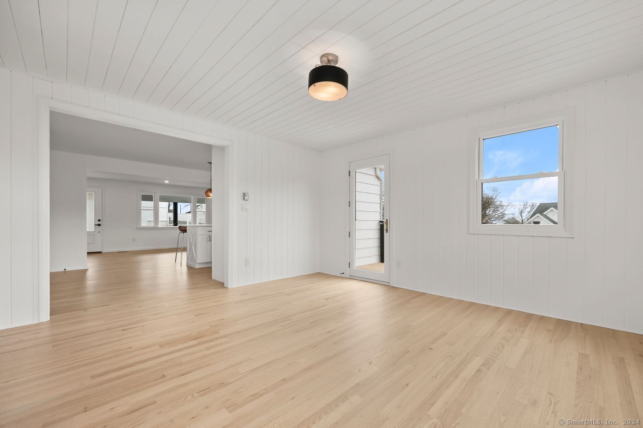 Milford, Connecticut, 06460, United States, 5 Bedrooms Bedrooms, ,3 BathroomsBathrooms,Residential,For Sale,1913239