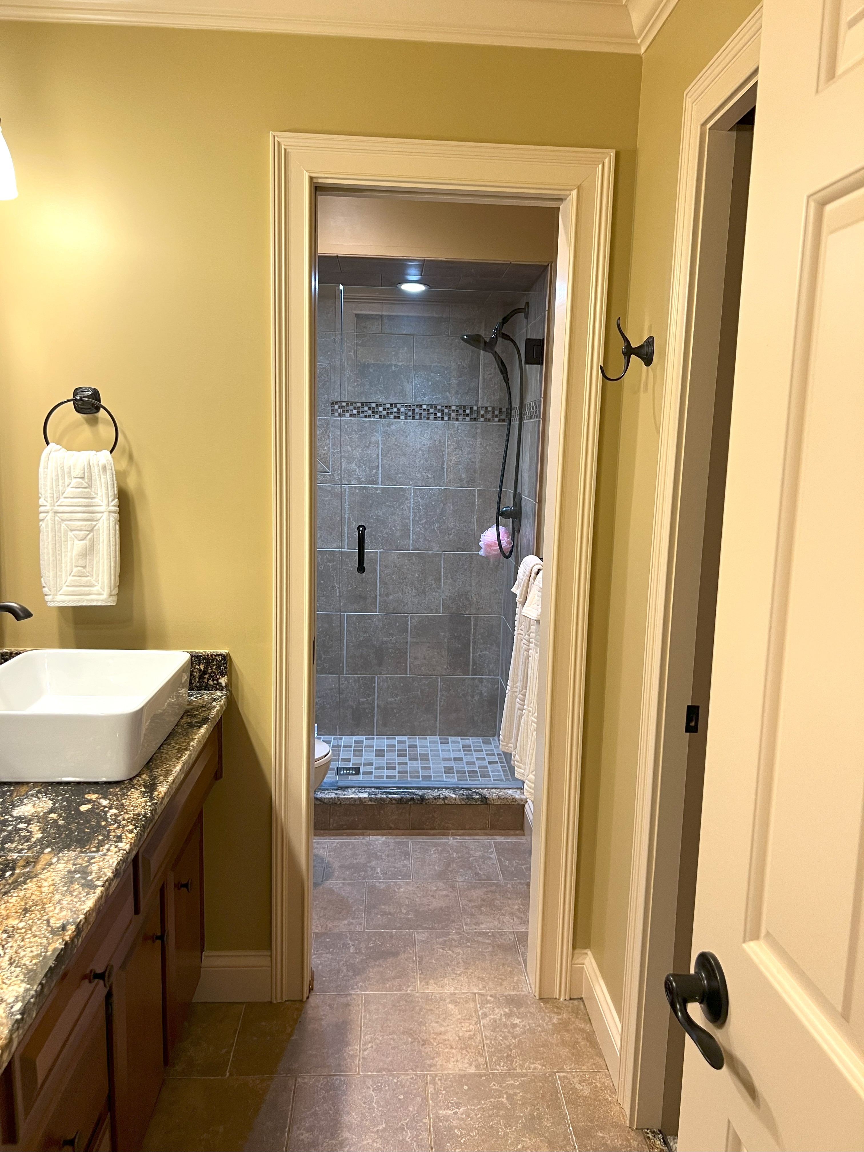 Frankfort, Kentucky, 40601, United States, 5 Bedrooms Bedrooms, ,4 BathroomsBathrooms,Residential,For Sale,1983551