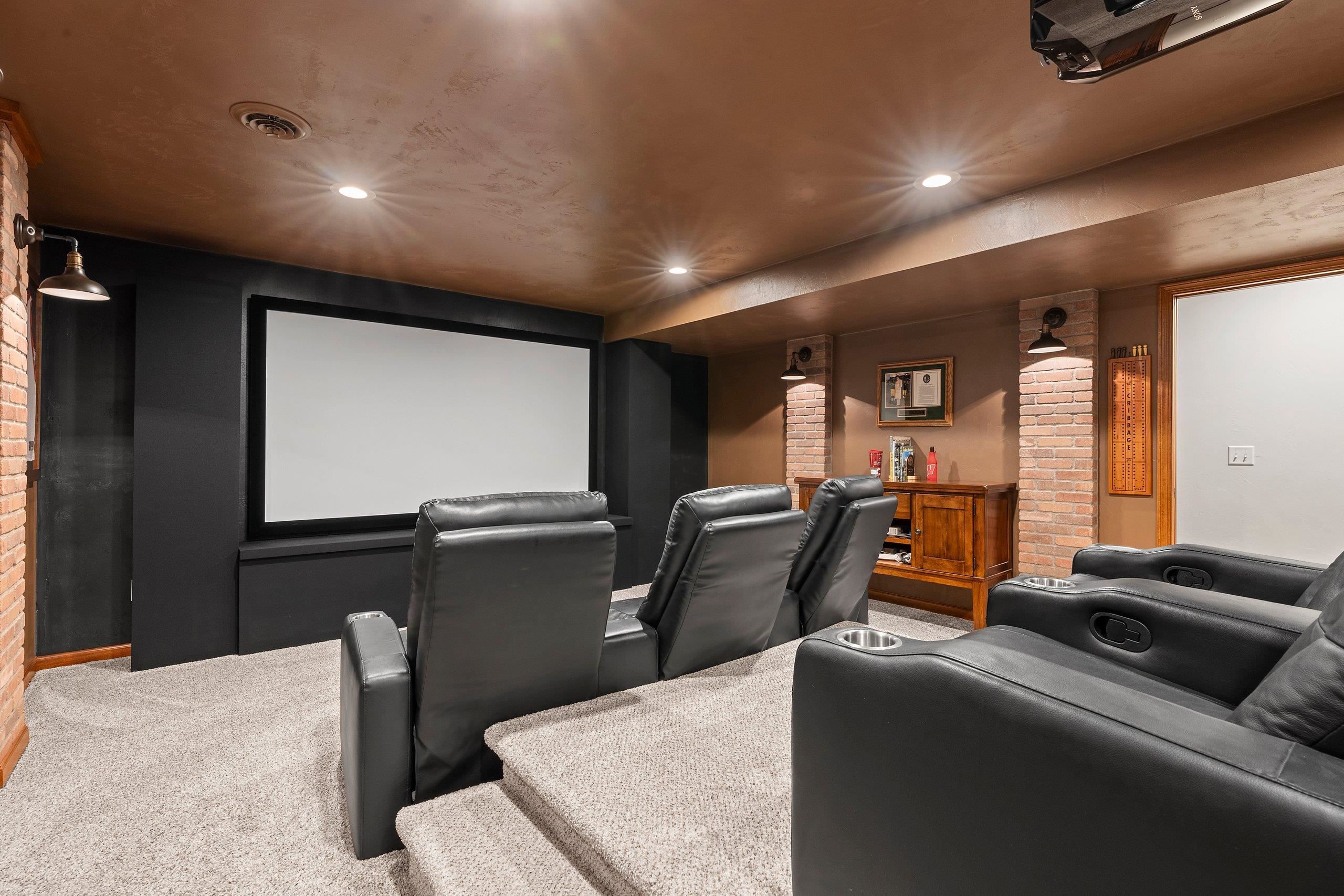 NEENAH, Wisconsin, 54956, United States, 3 Bedrooms Bedrooms, ,3 BathroomsBathrooms,Residential,For Sale,1986561