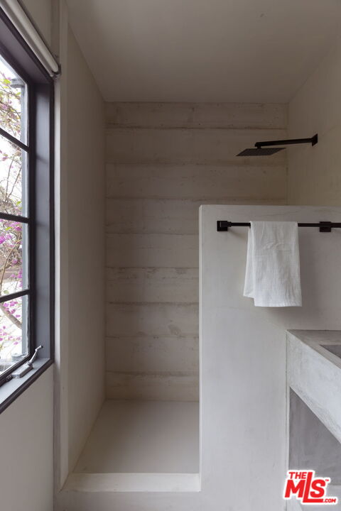 Los Angeles, California, 90068, United States, 3 Bedrooms Bedrooms, ,4 BathroomsBathrooms,Residential,For Sale,1839885