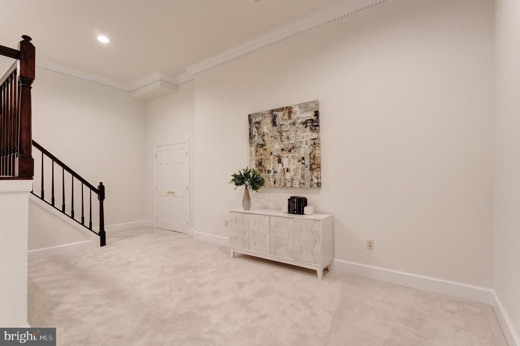 Great Falls, Virginia, 22066, United States, 5 Bedrooms Bedrooms, ,5 BathroomsBathrooms,Residential,For Sale,1900616