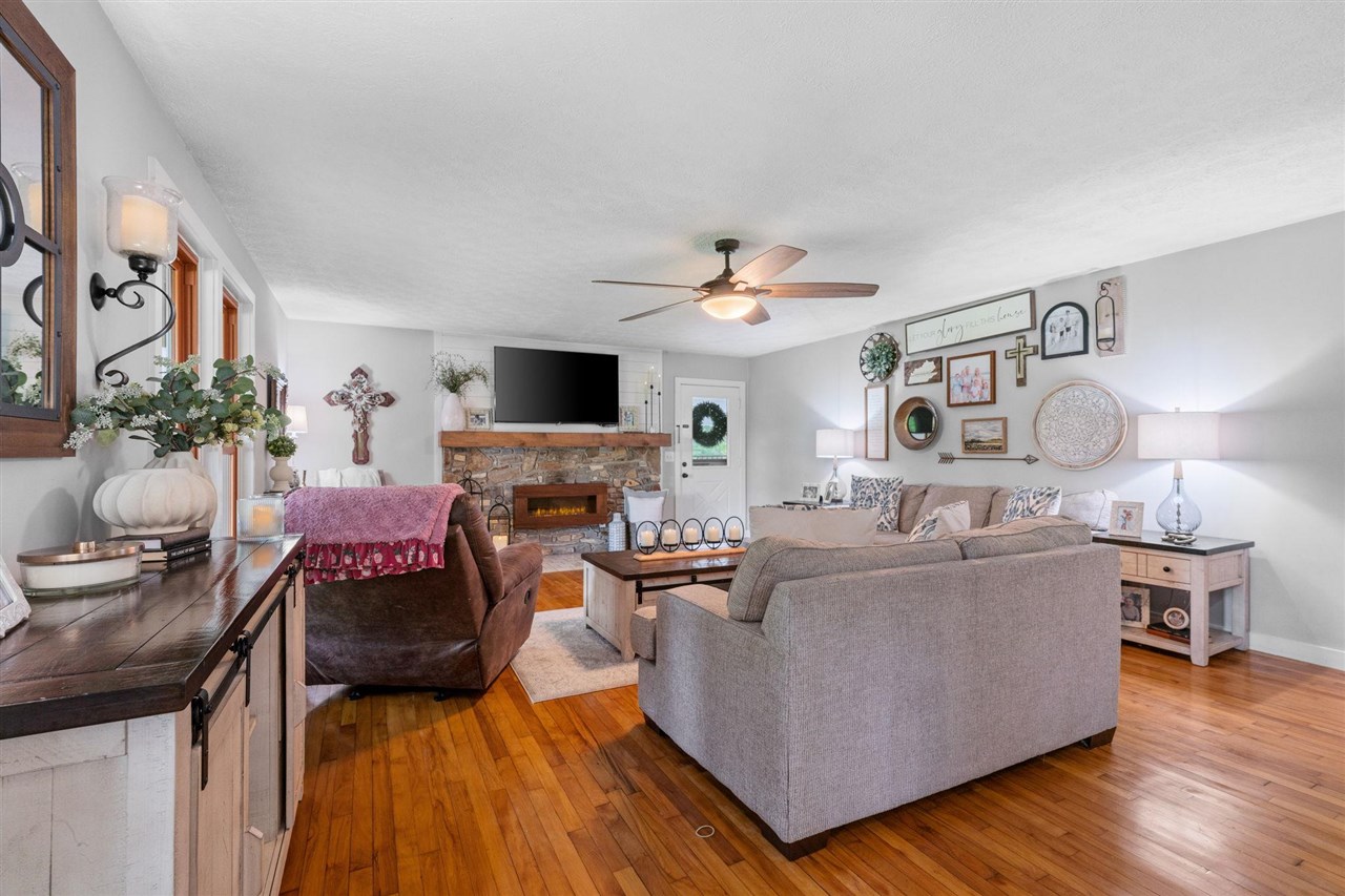 Franklin, Kentucky, 42134, United States, 5 Bedrooms Bedrooms, ,3 BathroomsBathrooms,Residential,For Sale,1903592