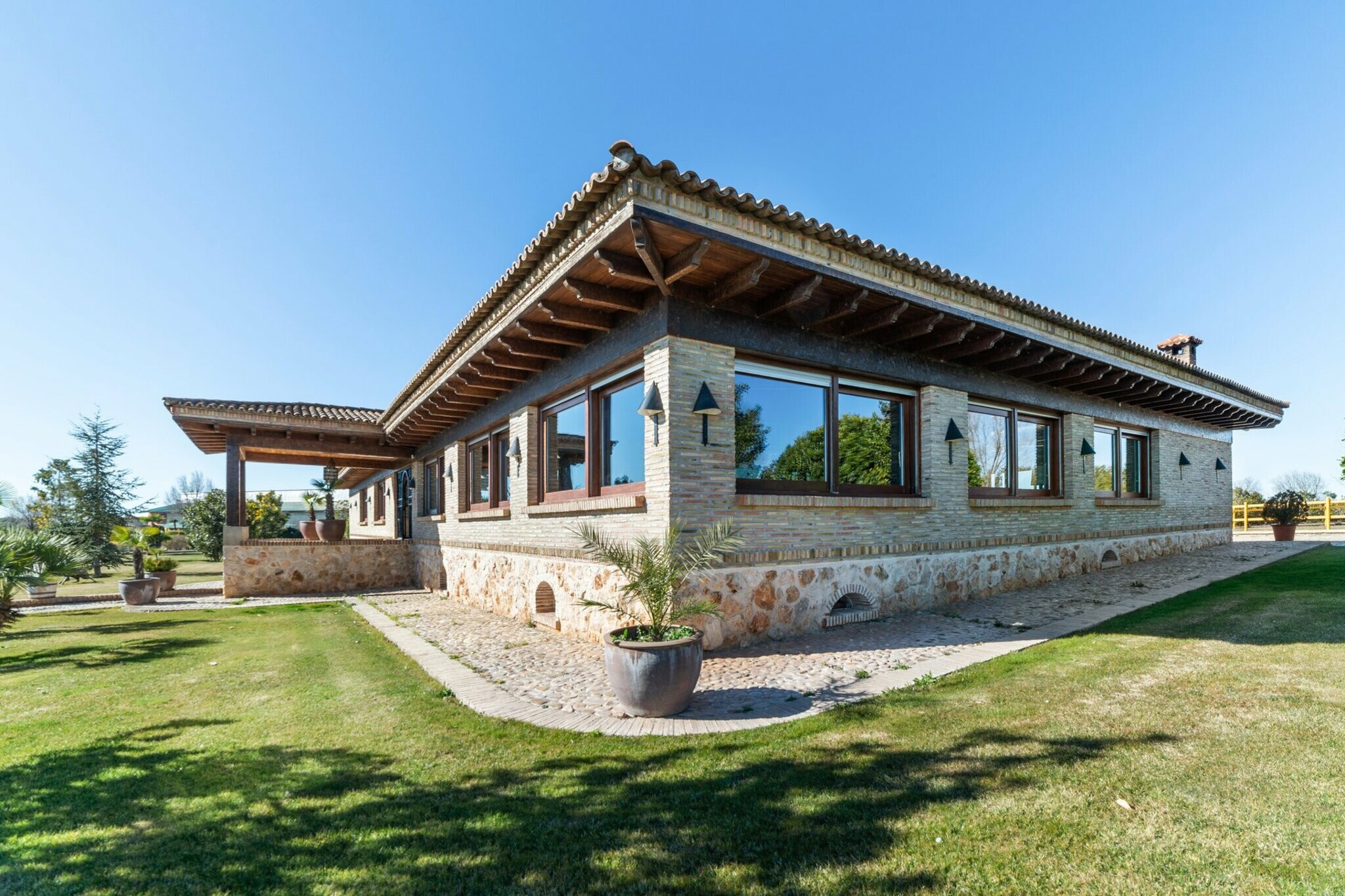  Equestrian center specialized in Arabian horses and fighting bulls. - 物件實景