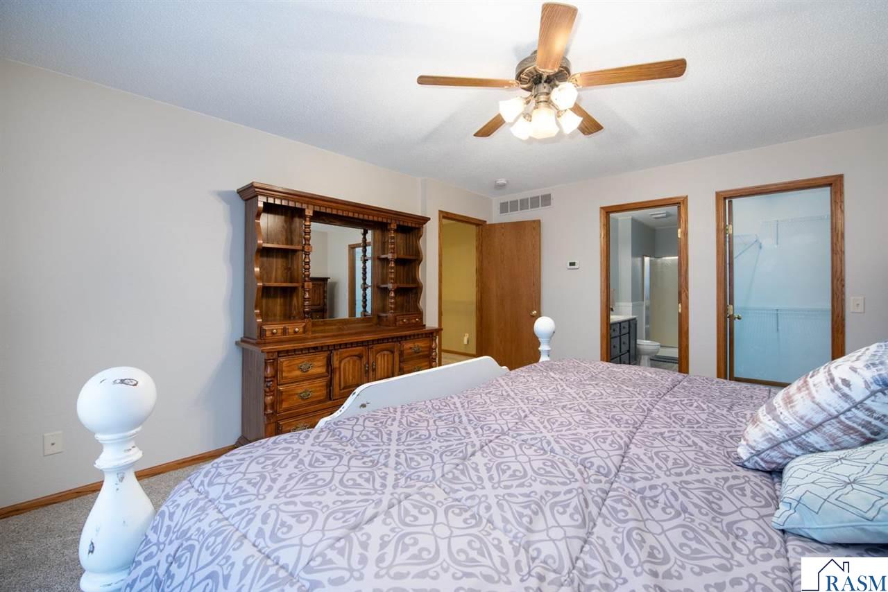 North Mankato, Minnesota, 56003, United States, 5 Bedrooms Bedrooms, ,3 BathroomsBathrooms,Residential,For Sale,1998081