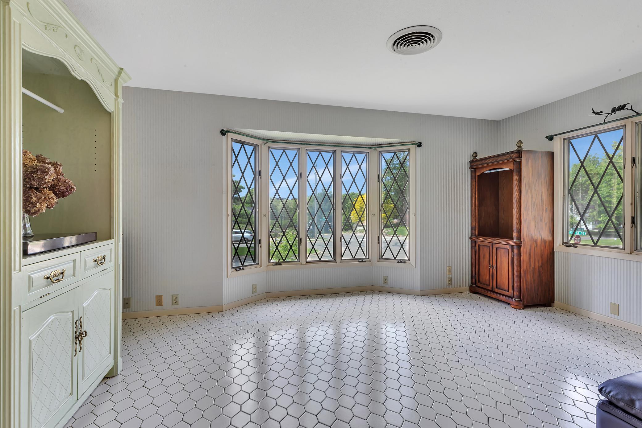 Saint Cloud, Minnesota, 56304, United States, 4 Bedrooms Bedrooms, ,4 BathroomsBathrooms,Residential,For Sale,1836908