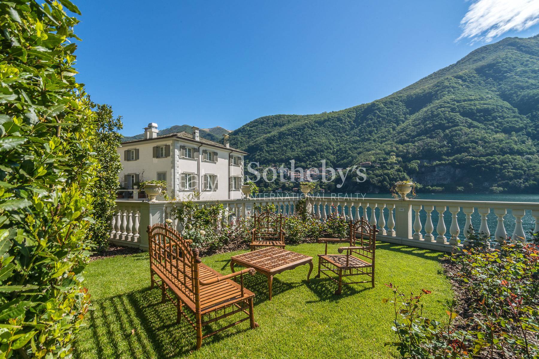  Gorgeous lakefront trophy estate - 物件實景