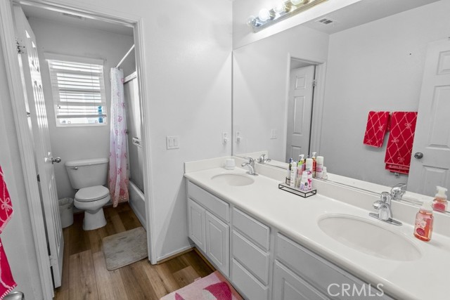 Victorville, California, 92392, United States, 4 Bedrooms Bedrooms, ,3 BathroomsBathrooms,Residential,For Sale,1977887