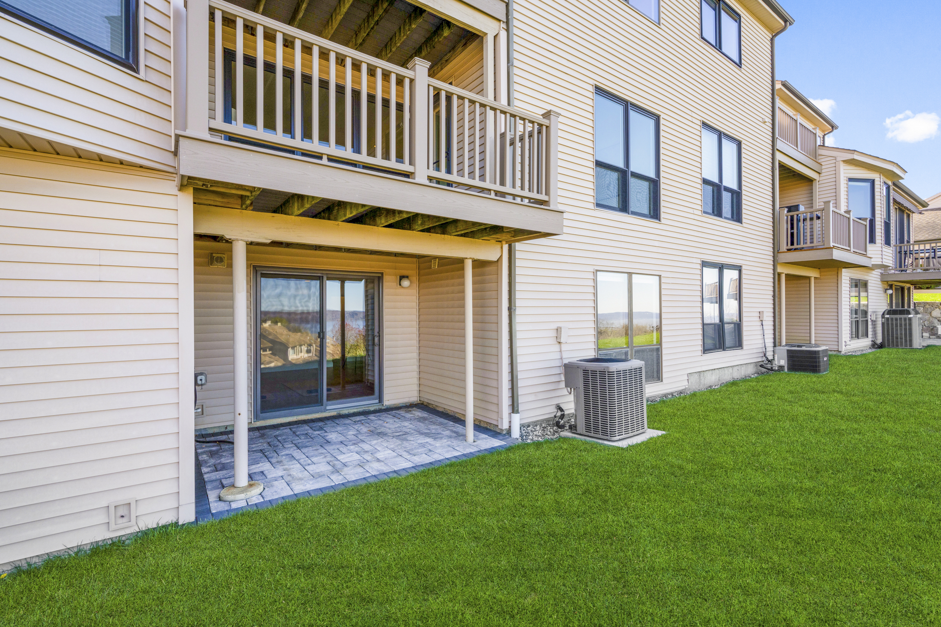  Water Views in Hudson Watch - 物件實景