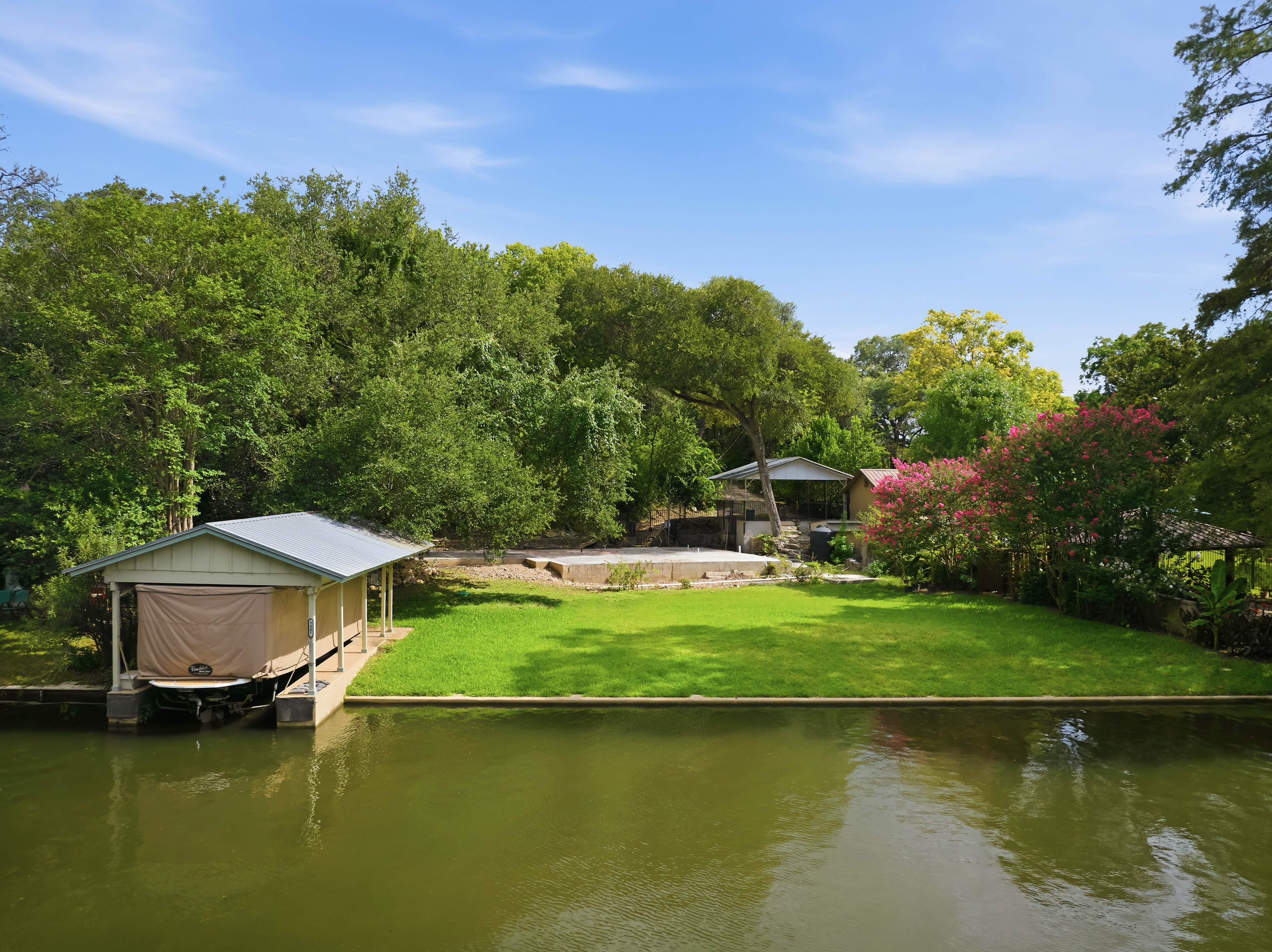  Rare Waterfront Lot on Iconic Westlake Drive - 物件實景