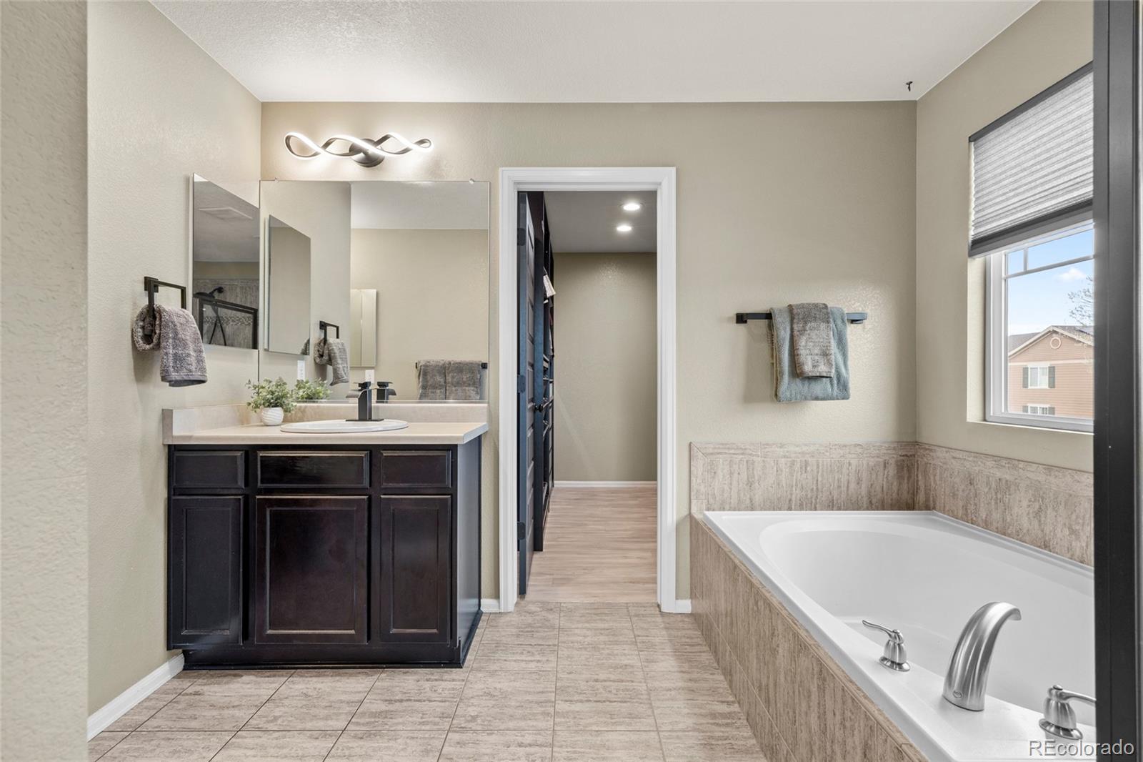 Aurora, Colorado, 80018, United States, 5 Bedrooms Bedrooms, ,3 BathroomsBathrooms,Residential,For Sale,1993047