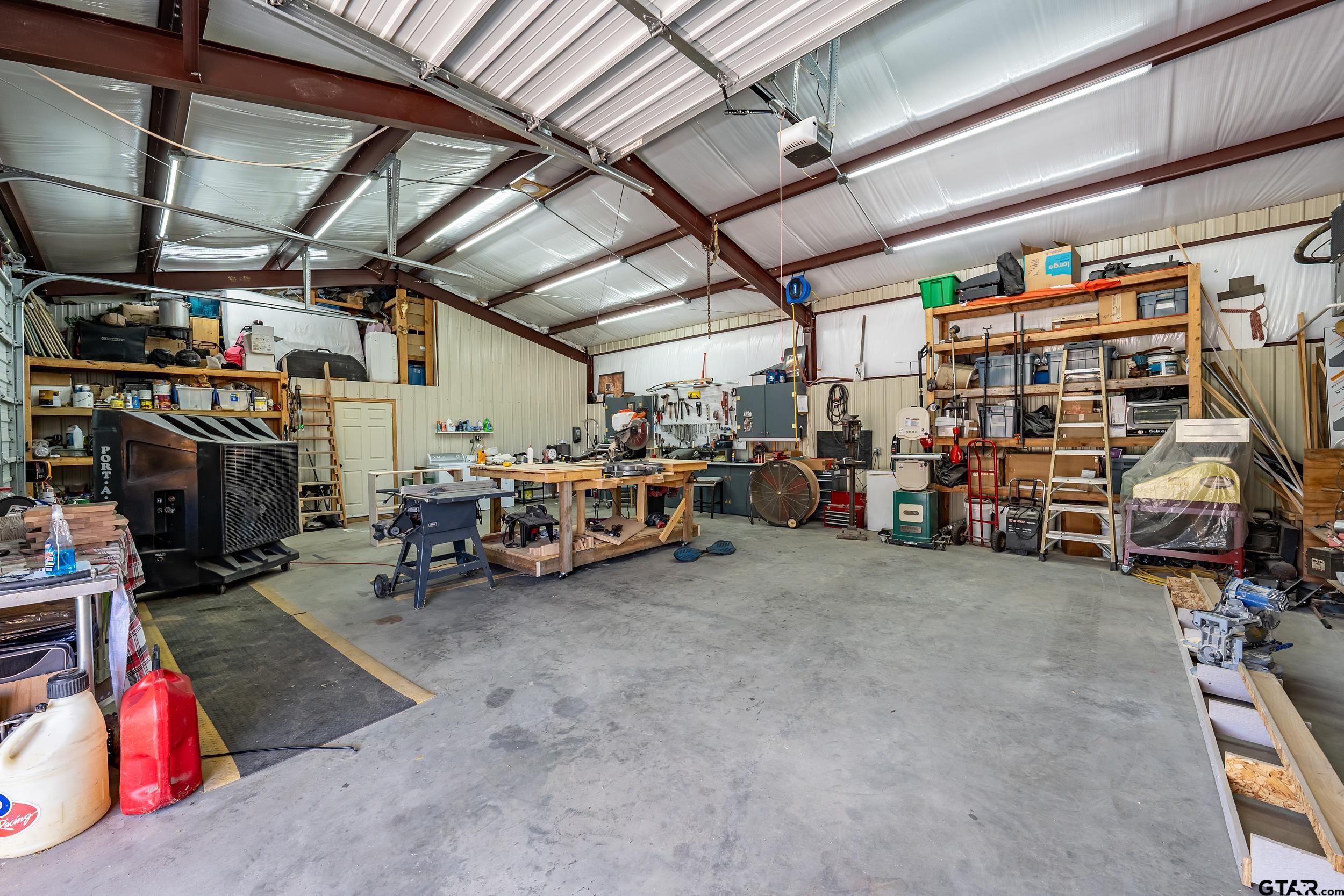 Mineola, Texas, 75773, United States, 3 Bedrooms Bedrooms, ,3 BathroomsBathrooms,Residential,For Sale,1951277