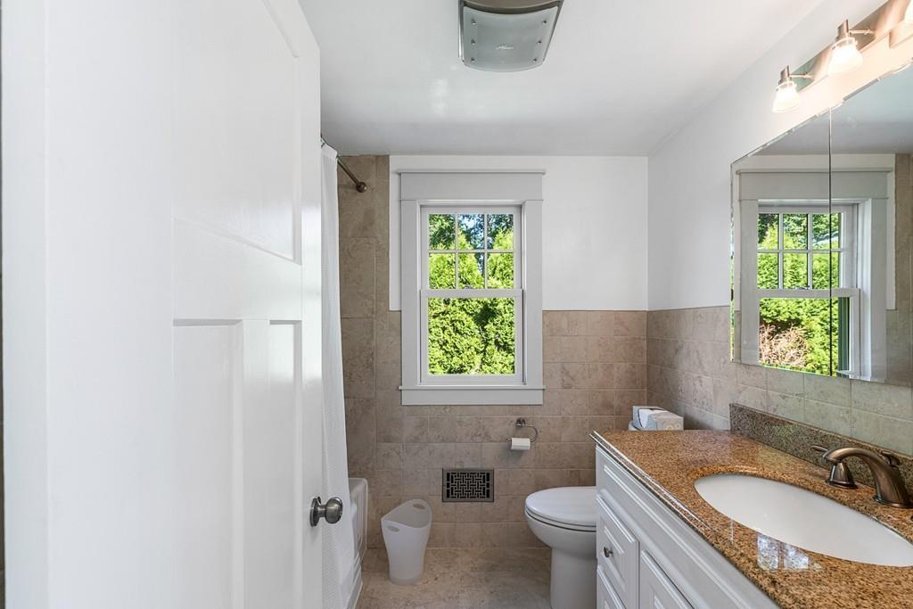 Hamilton, Massachusetts, 01982, United States, 2 Bedrooms Bedrooms, ,1 BathroomBathrooms,Residential,For Sale,1921936