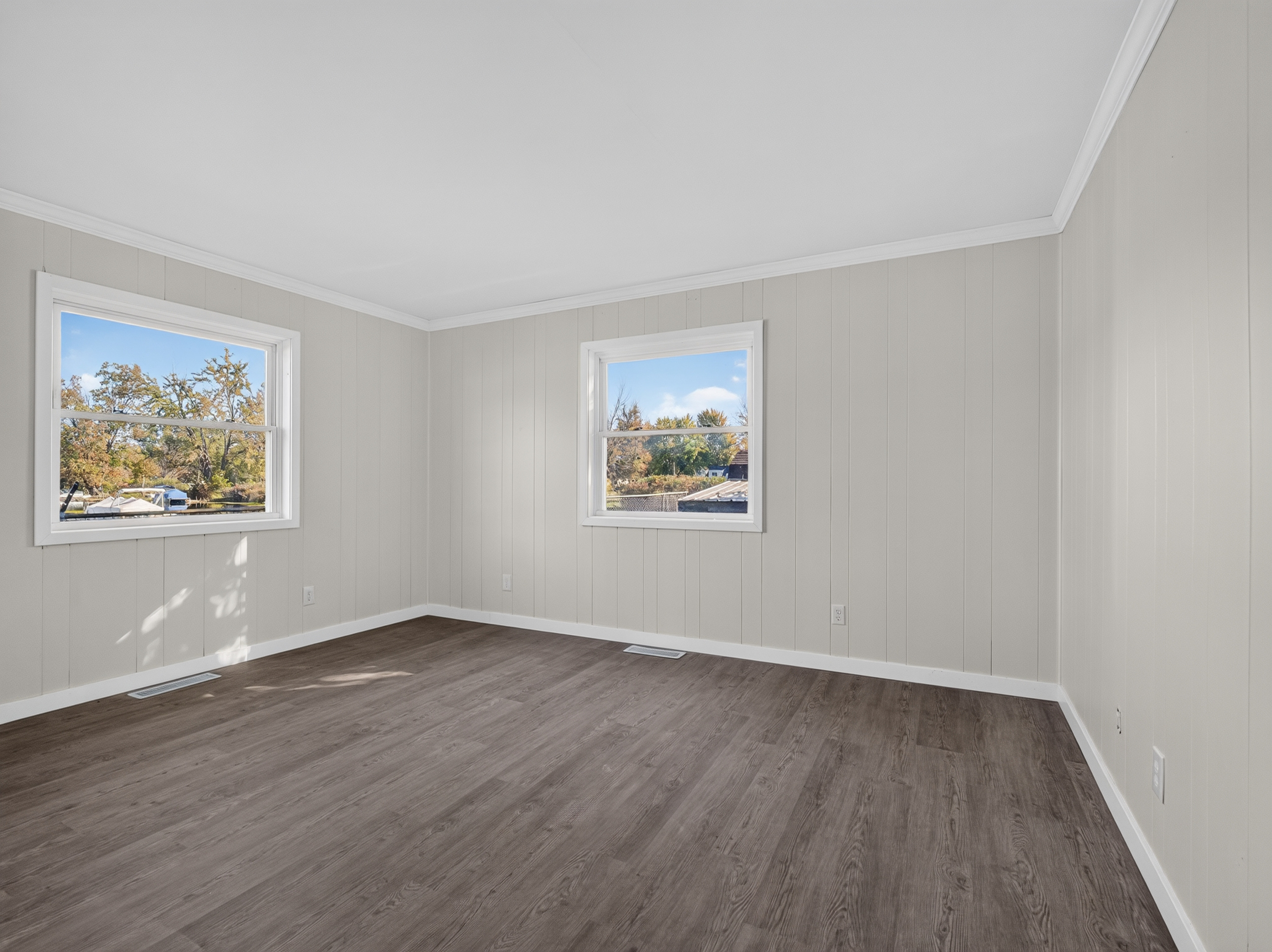  Beautifully Remodeled 4 Bedroom Home Featuring Lakefront Living - 物件實景