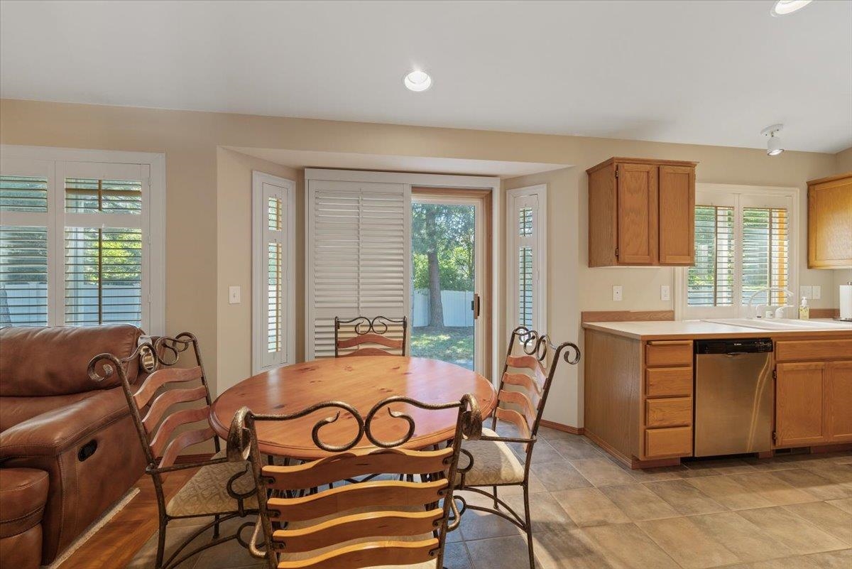 Spokane, Washington, 99223, United States, 3 Bedrooms Bedrooms, ,2 BathroomsBathrooms,Residential,For Sale,1891426