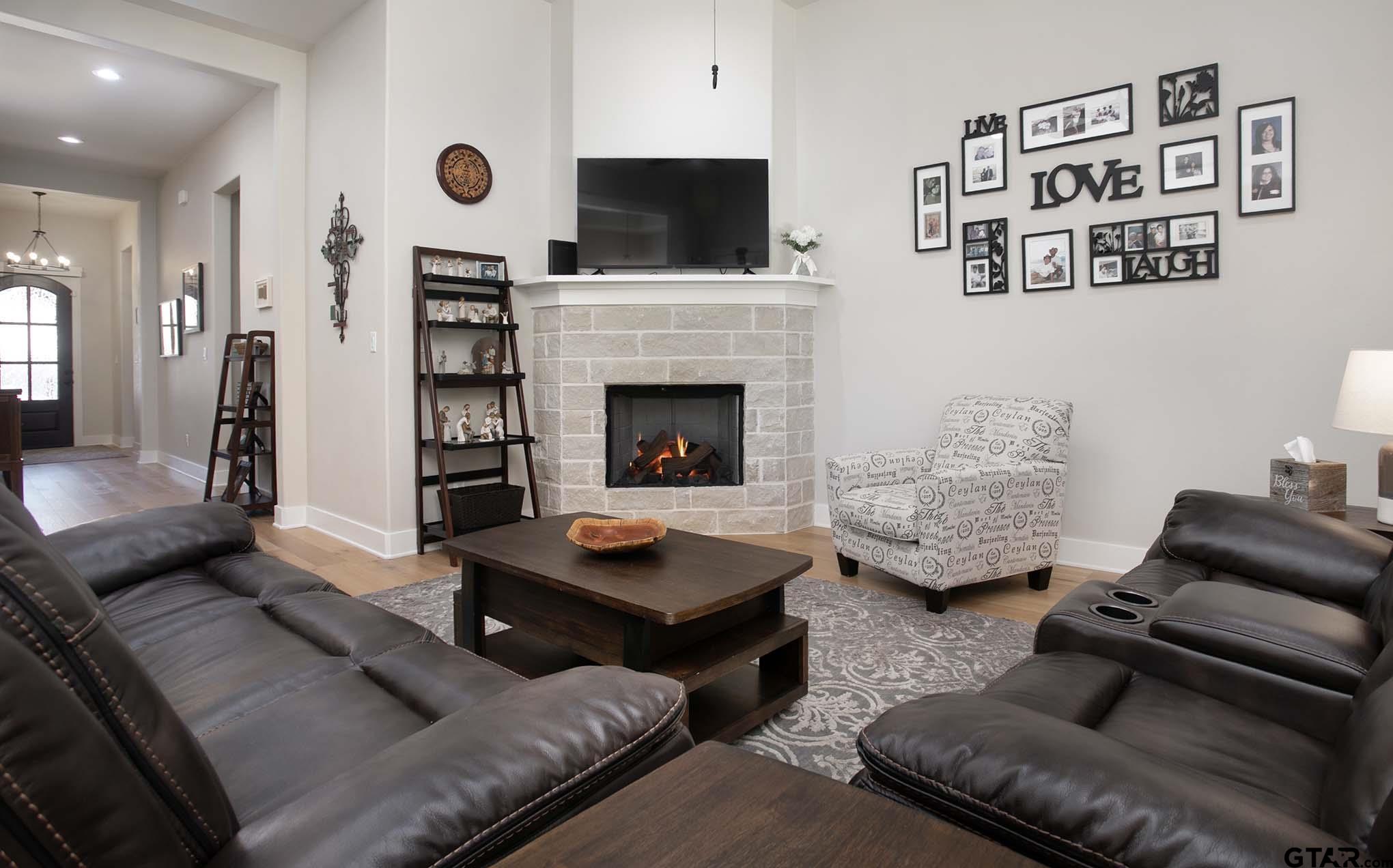 Tyler, Texas, 75703, United States, 4 Bedrooms Bedrooms, ,3 BathroomsBathrooms,Residential,For Sale,1784072