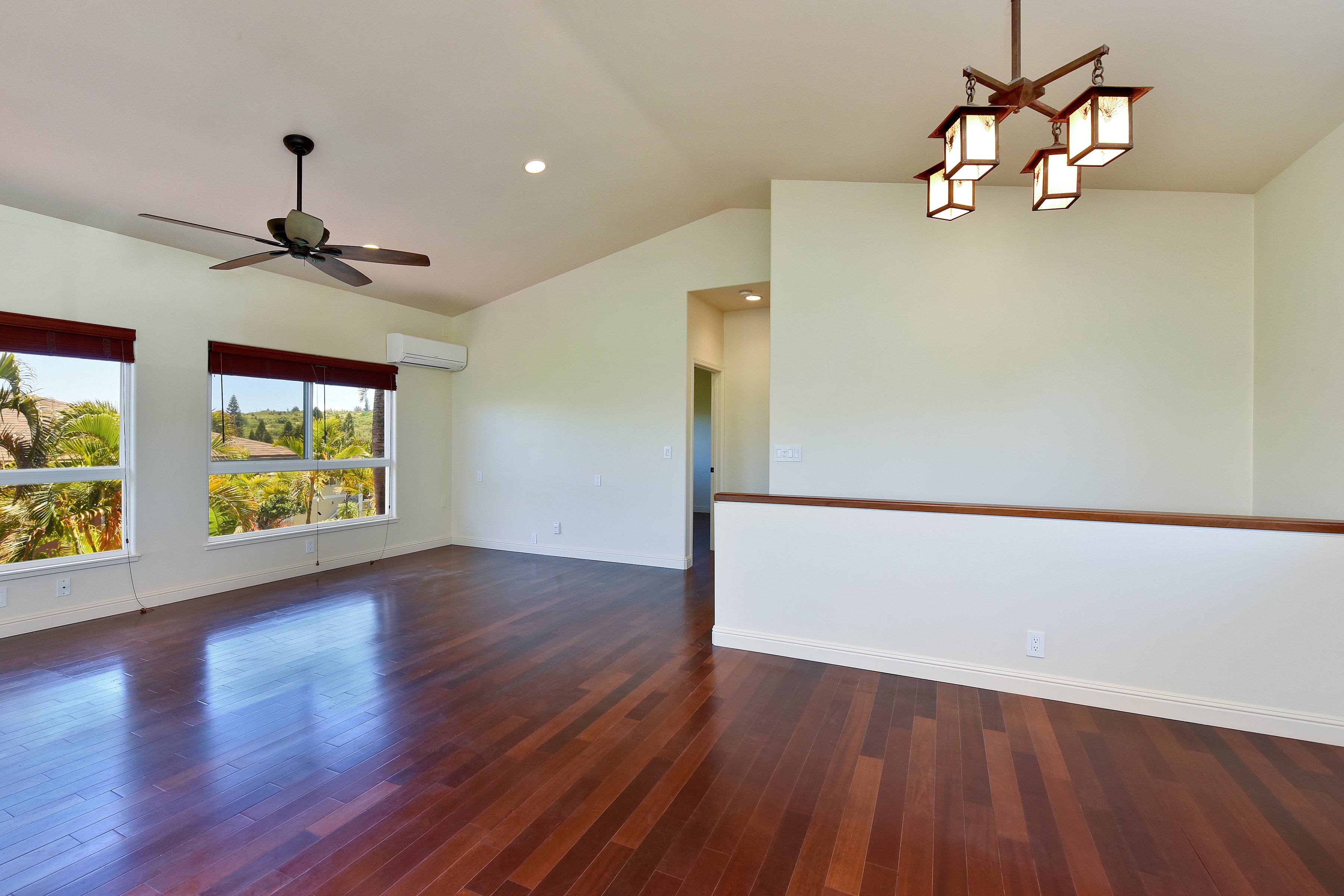  Updated two-story home featuring ocean and island views - 物件實景