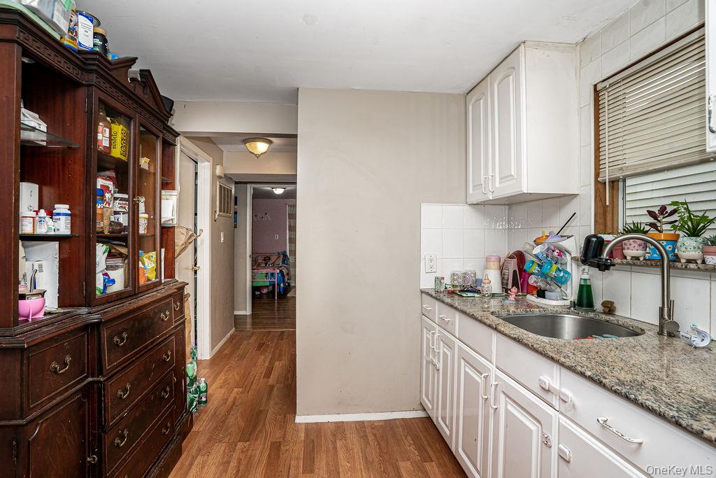 Lynbrook, New York, 11563, United States, 5 Bedrooms Bedrooms, ,3 BathroomsBathrooms,Residential,For Sale,1917433
