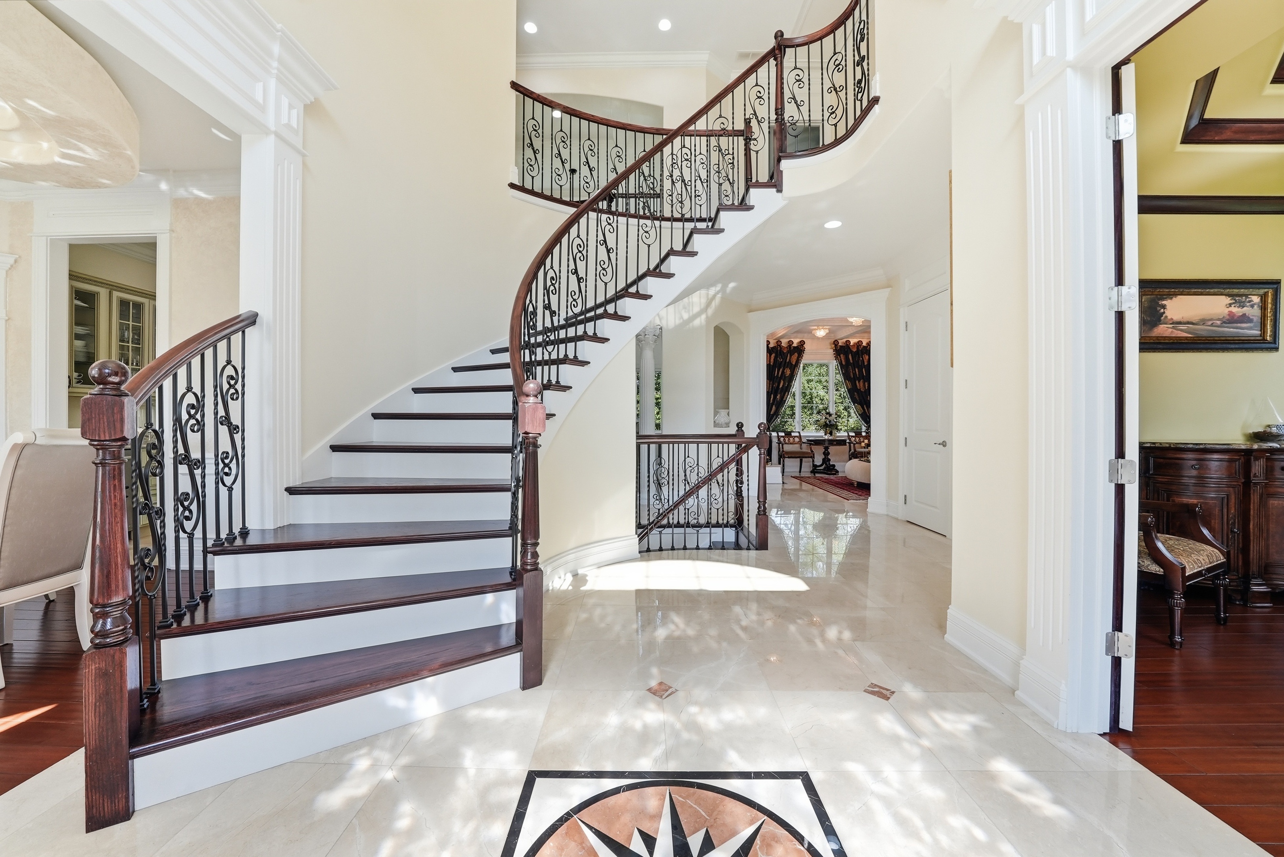  Perfectly Positioned in the Prestigious Golfview Hills Community of Hinsdale - 物件實景