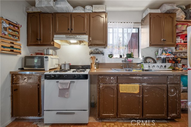Los Angeles, California, 90044, United States, 2 Bedrooms Bedrooms, ,Residential,For Sale,1869360