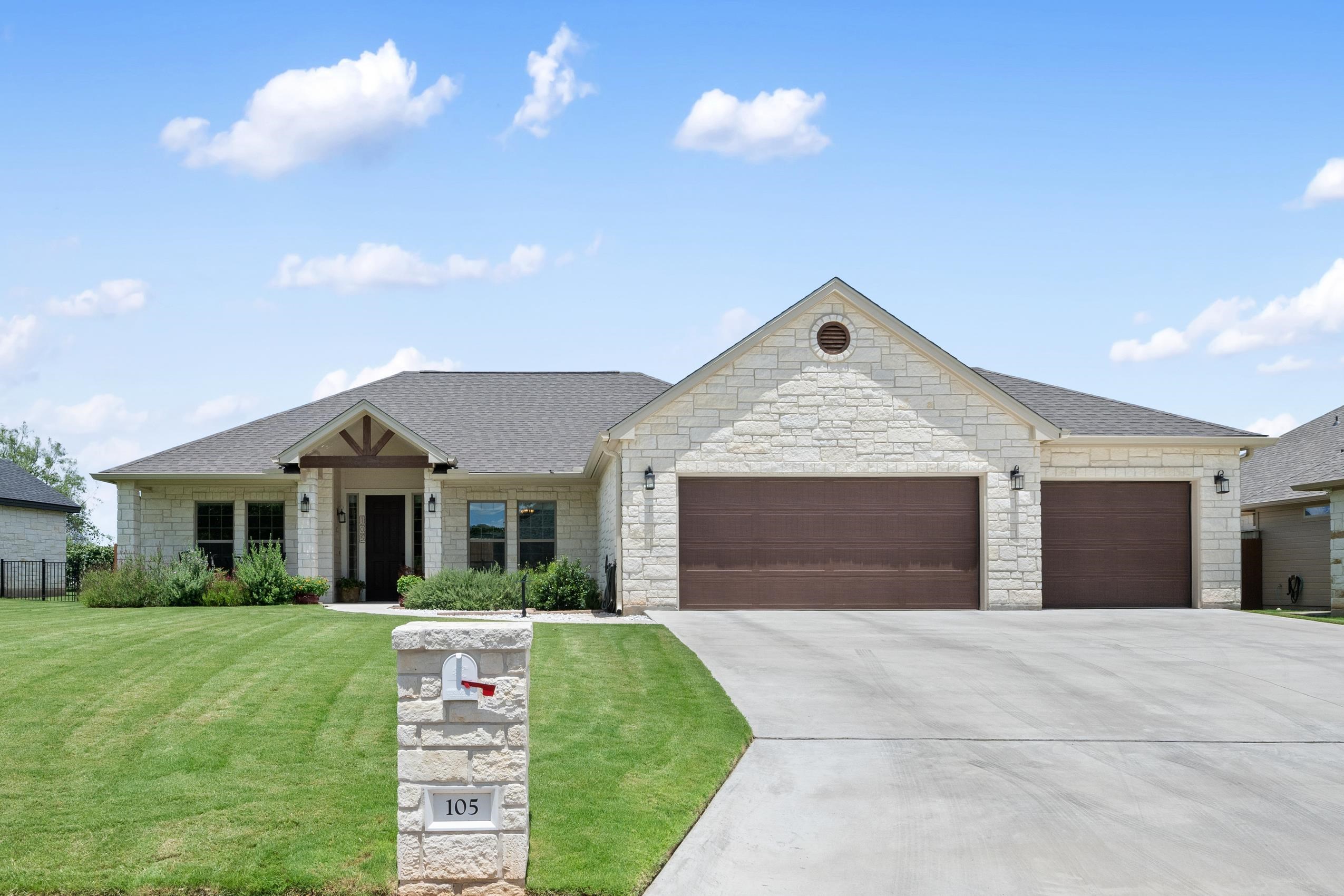 Meadowlakes, Texas, 78654, United States, 3 Bedrooms Bedrooms, ,3 BathroomsBathrooms,Residential,For Sale,1874782