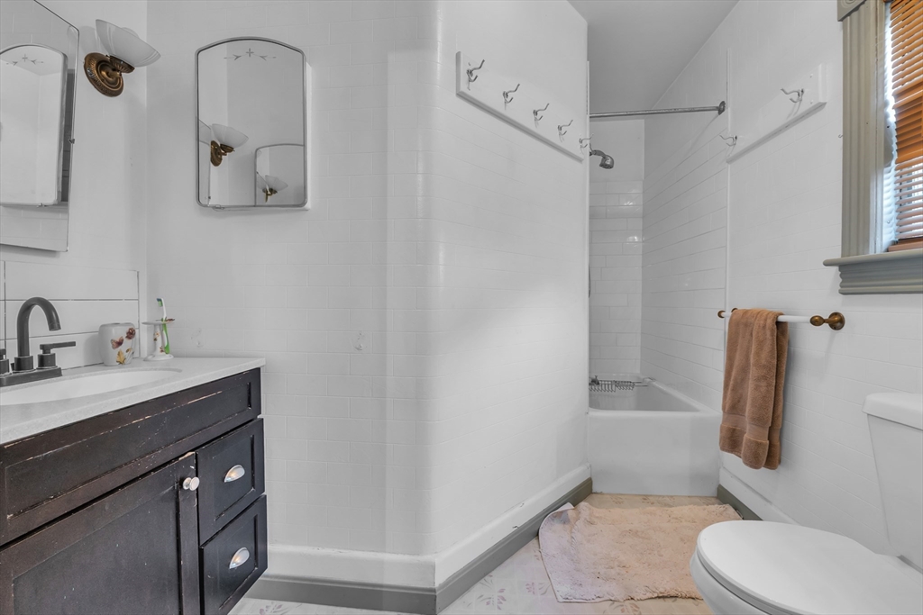 Orange, Massachusetts, 01364, United States, 7 Bedrooms Bedrooms, ,6 BathroomsBathrooms,Residential,For Sale,1991078